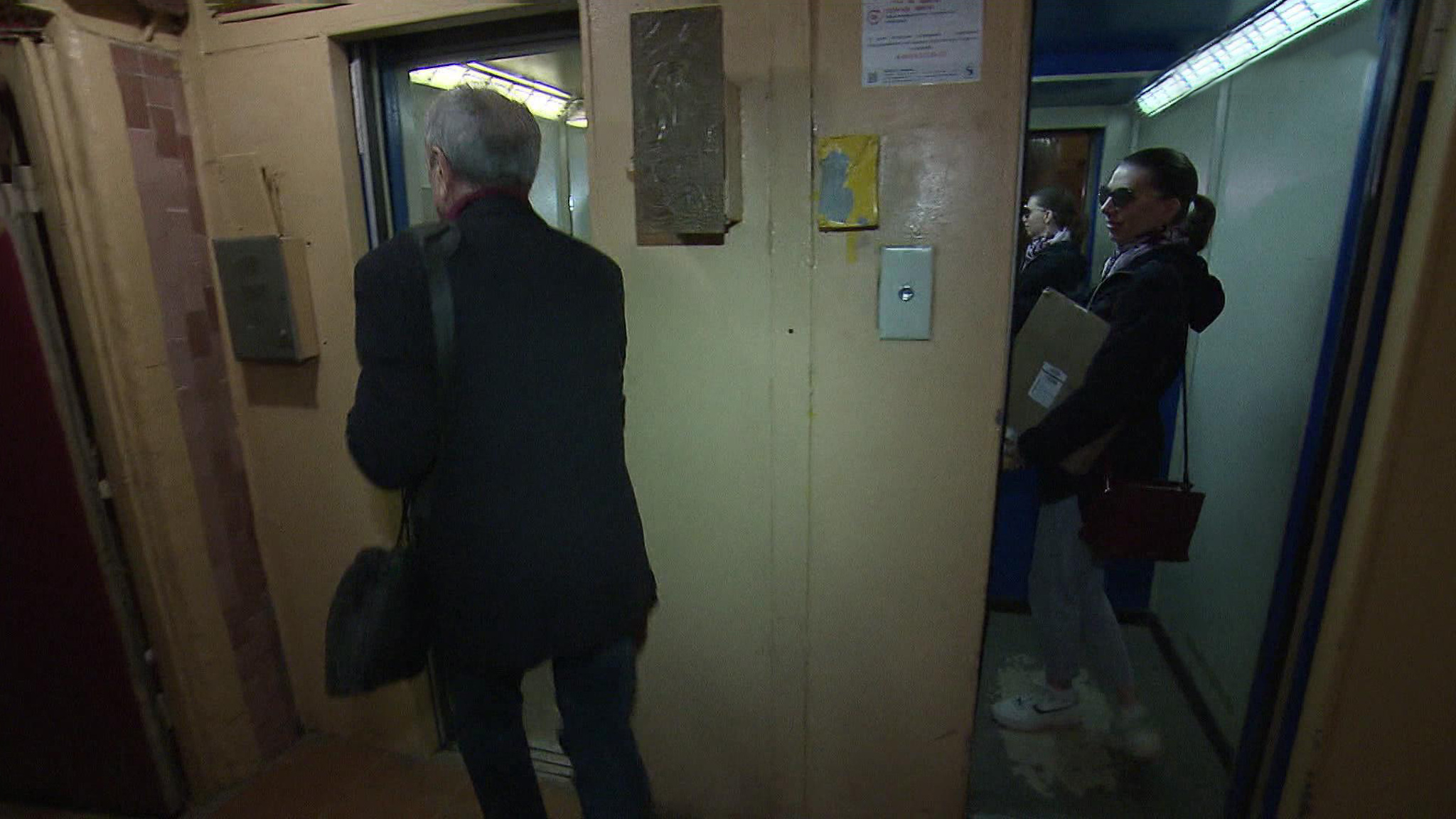 Ребенок серьезно травмирован из-за неисправного лифта