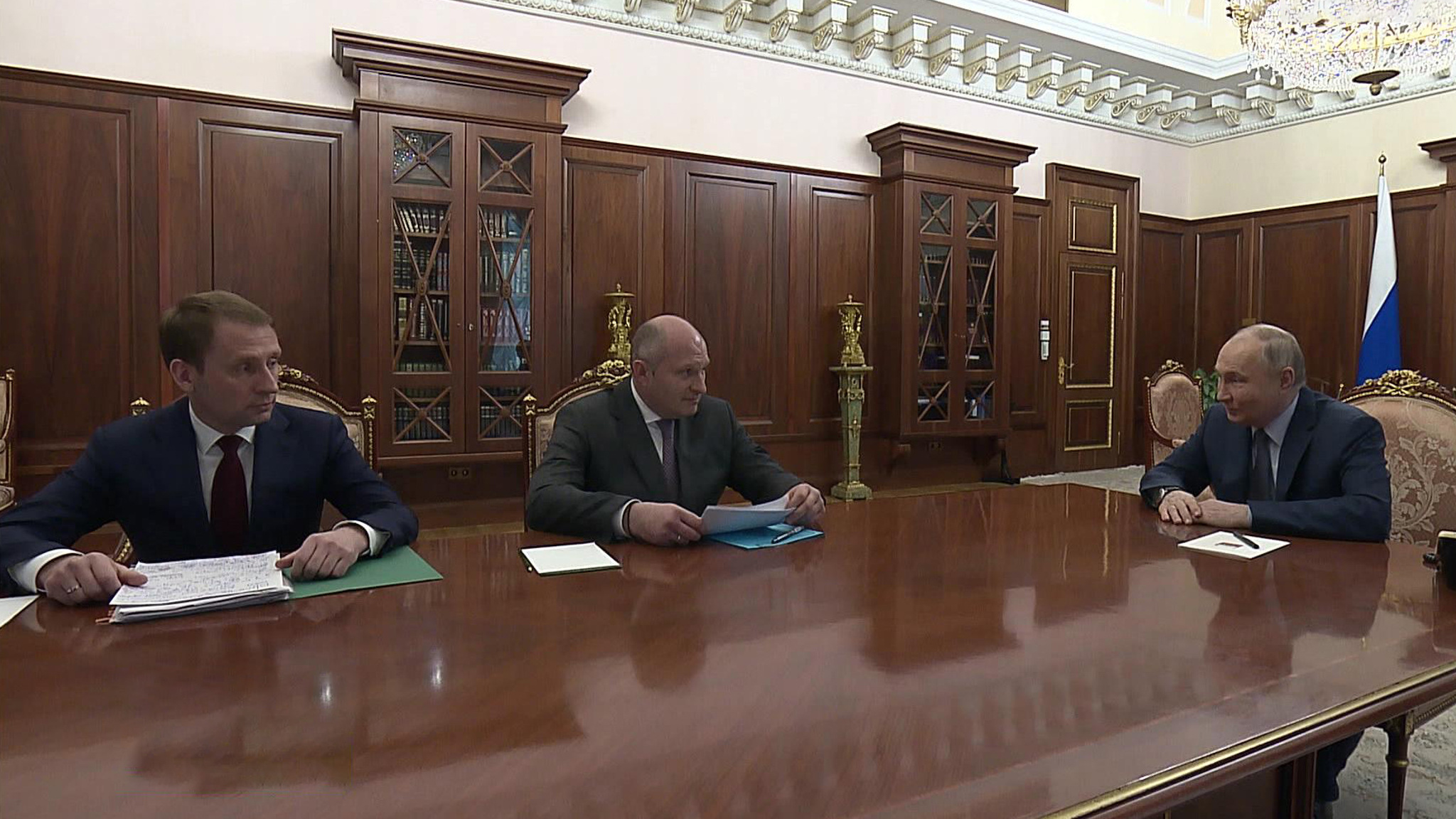 Путин обсудил с Козловым и Куренковым паводки и пожары