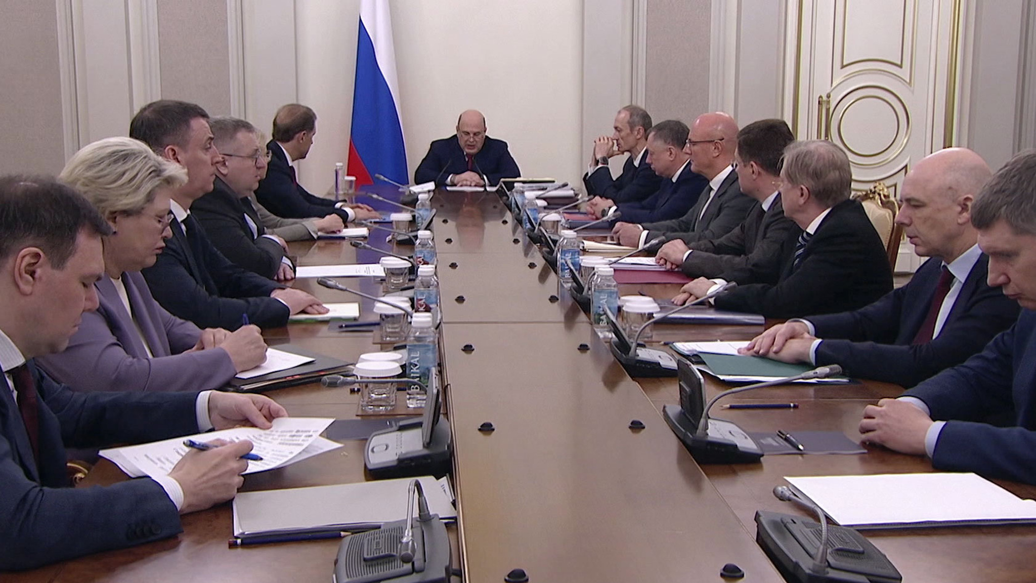 Премьер рассказал о мерах поддержки малого и среднего бизнеса