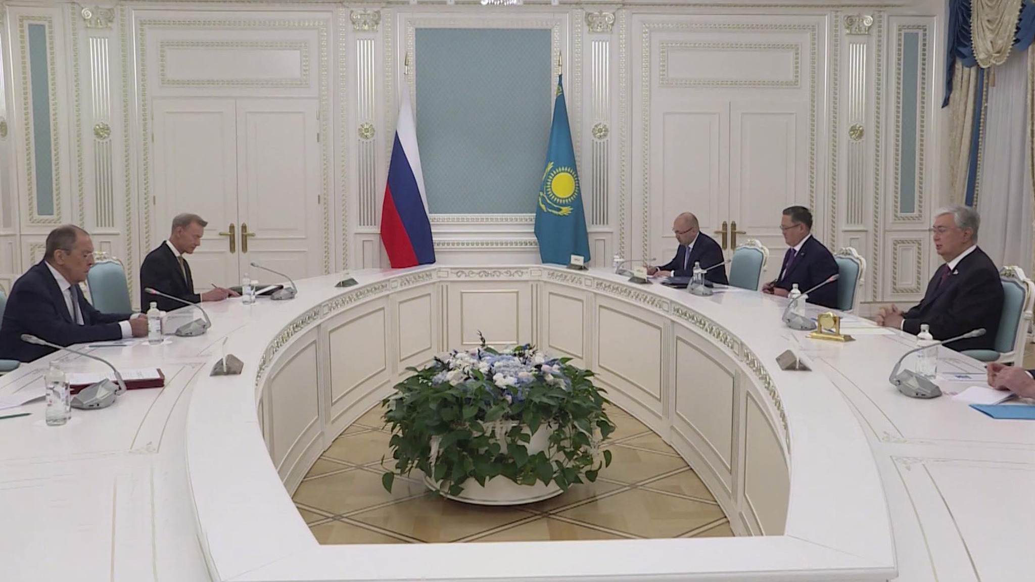 Лавров поблагодарил Пекин за взвешенную позицию по украинскому конфликту