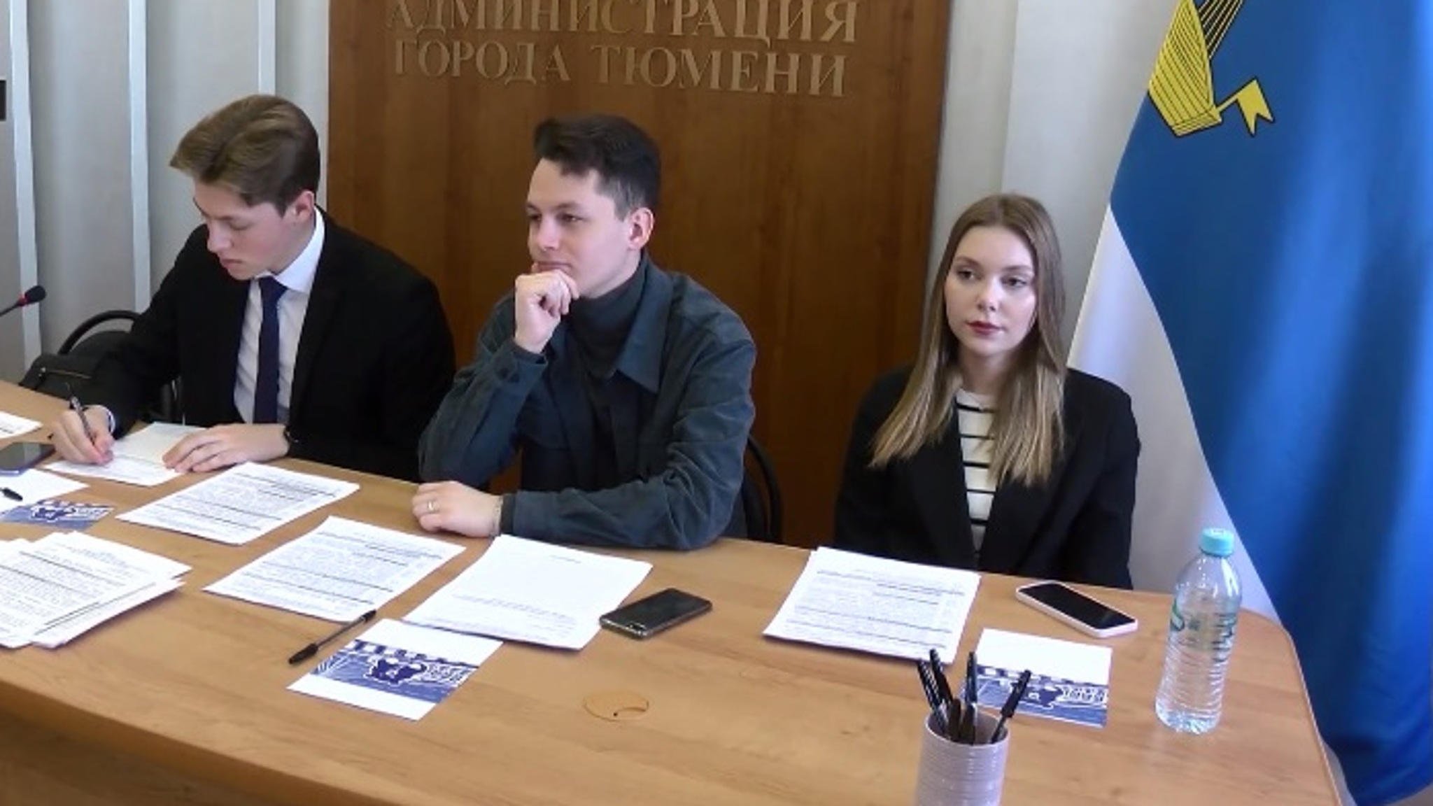 Условия для развития социальной активности молодежи обсудили тюменские депутаты