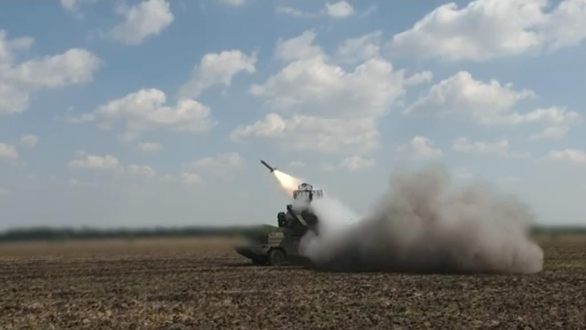 ЗРК "Оса" надежно прикрывает российскую пехоту и артиллерию