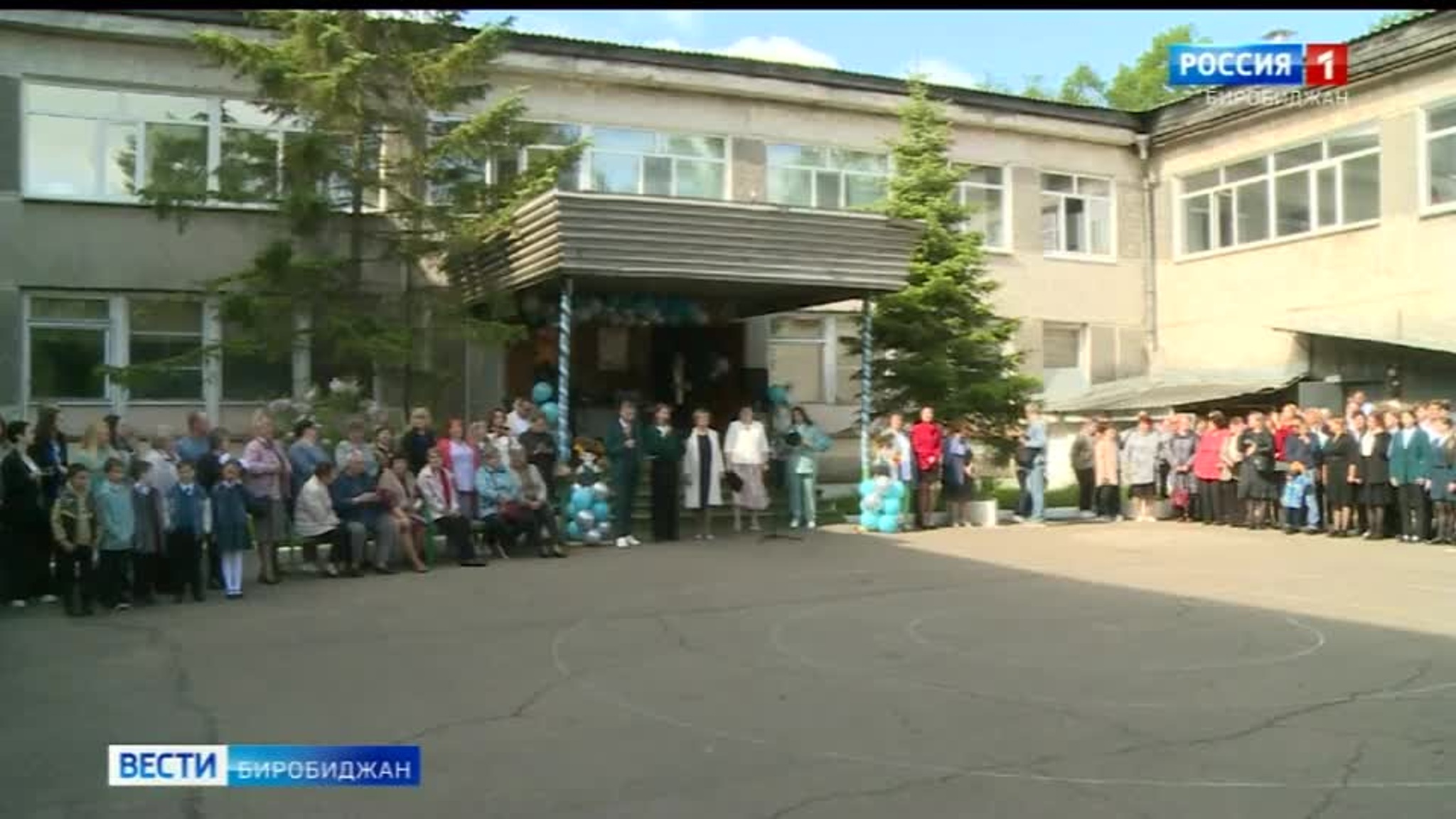 "Последние звонки" прозвучали сегодня для выпускников девятых и одиннадцатых классов