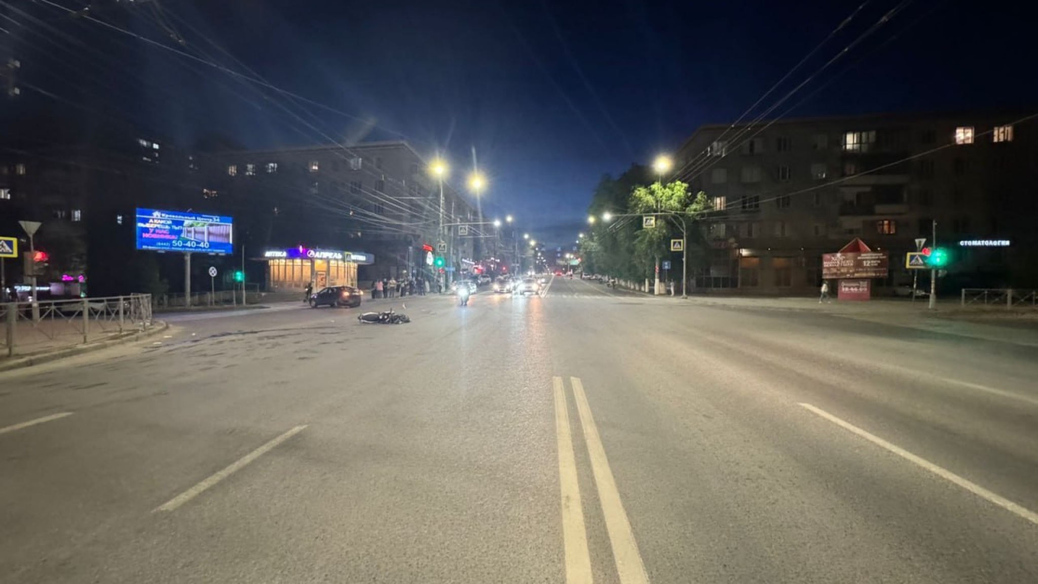 В центре Волгограда иномарка столкнулась с мотоциклом