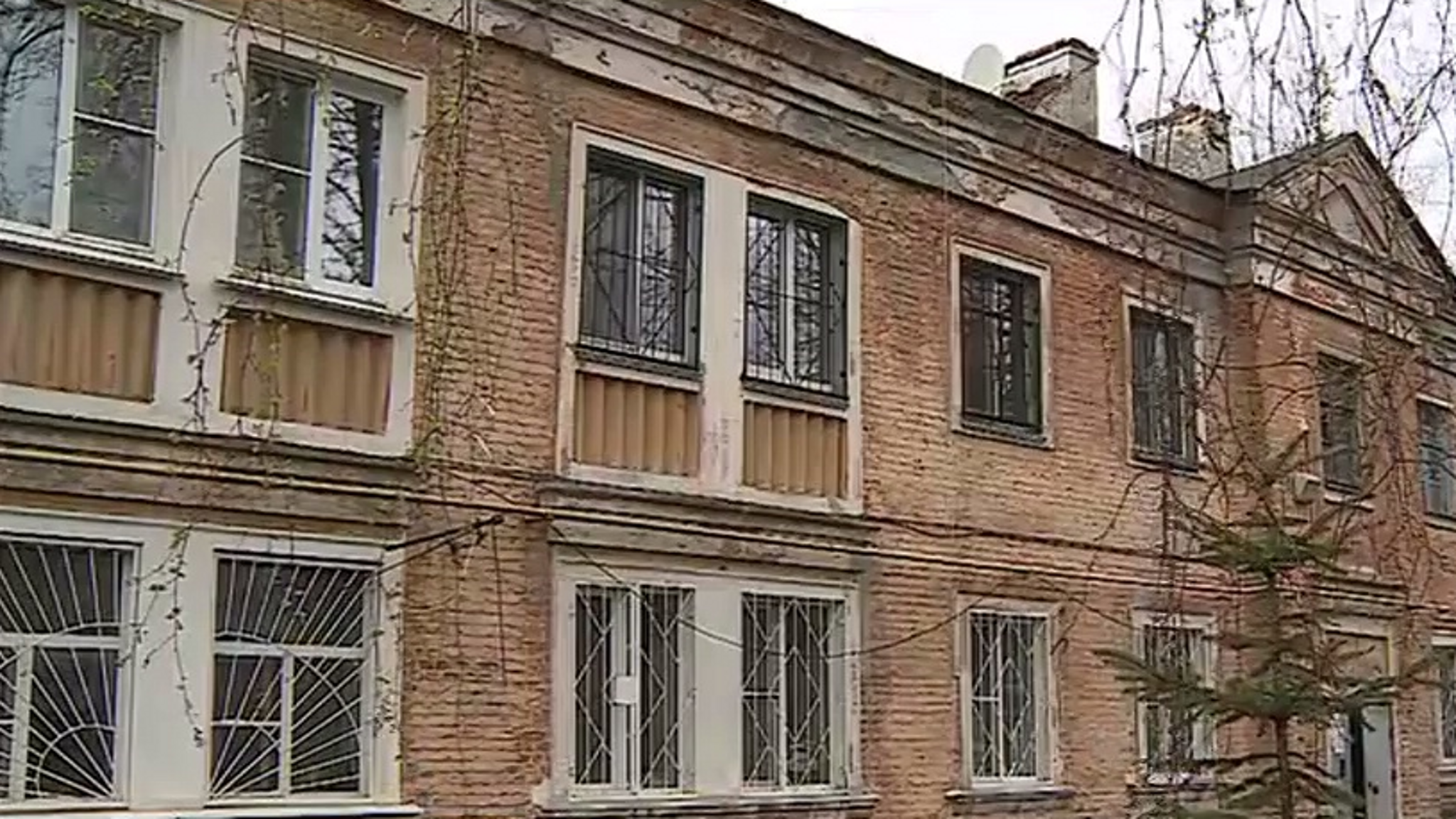 Жители дома по улице Гастелло не верят в аварийность дома