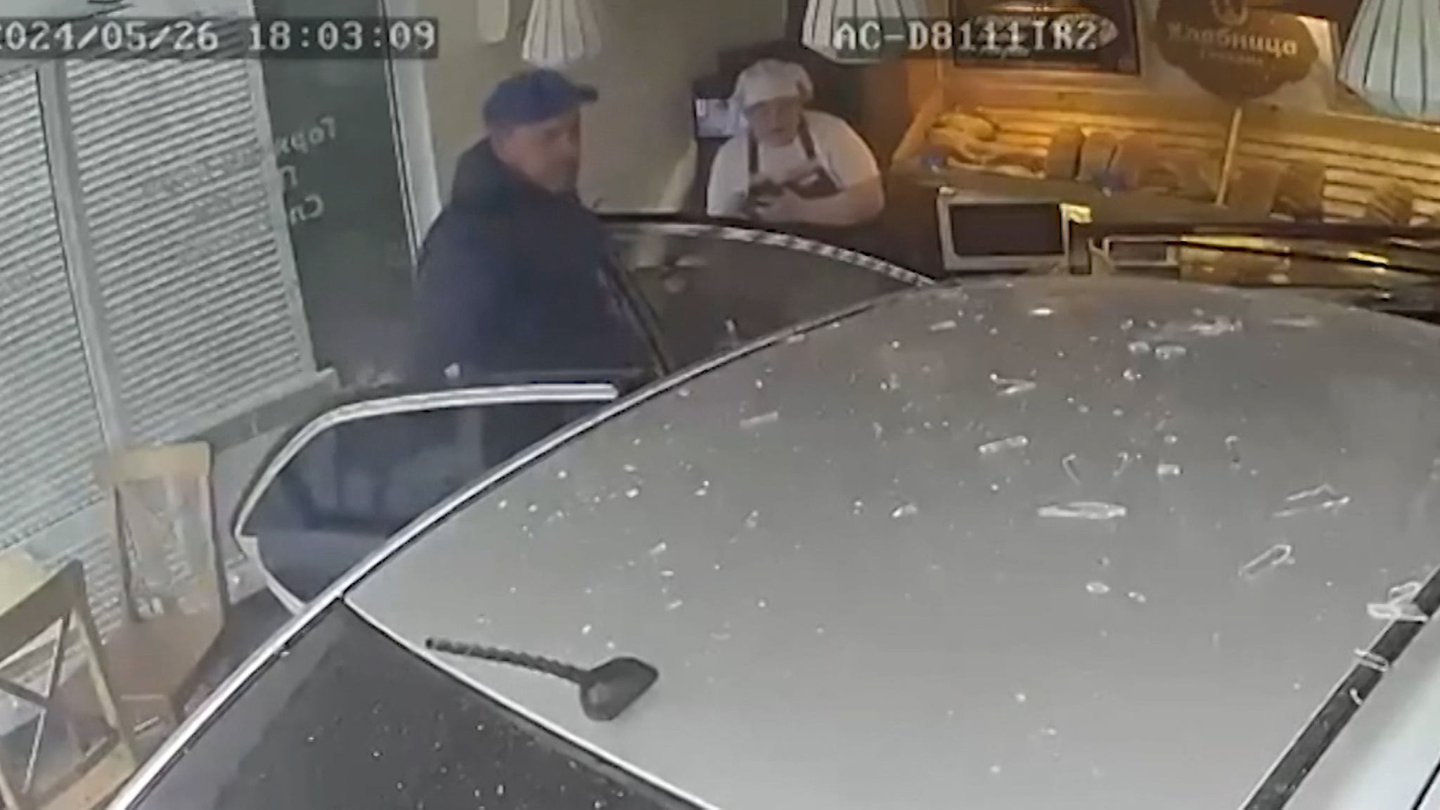 В Перми автомобиль протаранил хлебную лавку