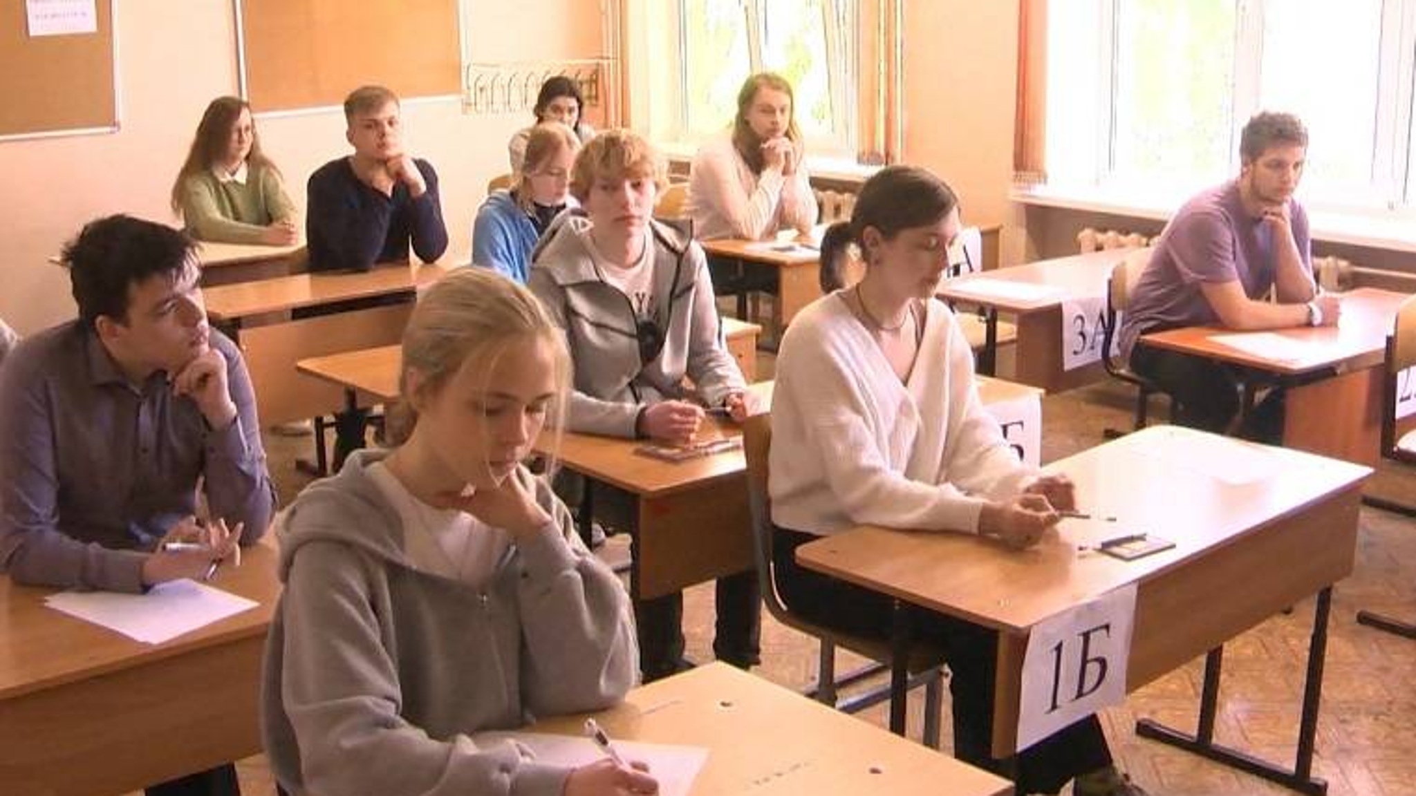 Первый обязательный ЕГЭ сдают приморские школьники