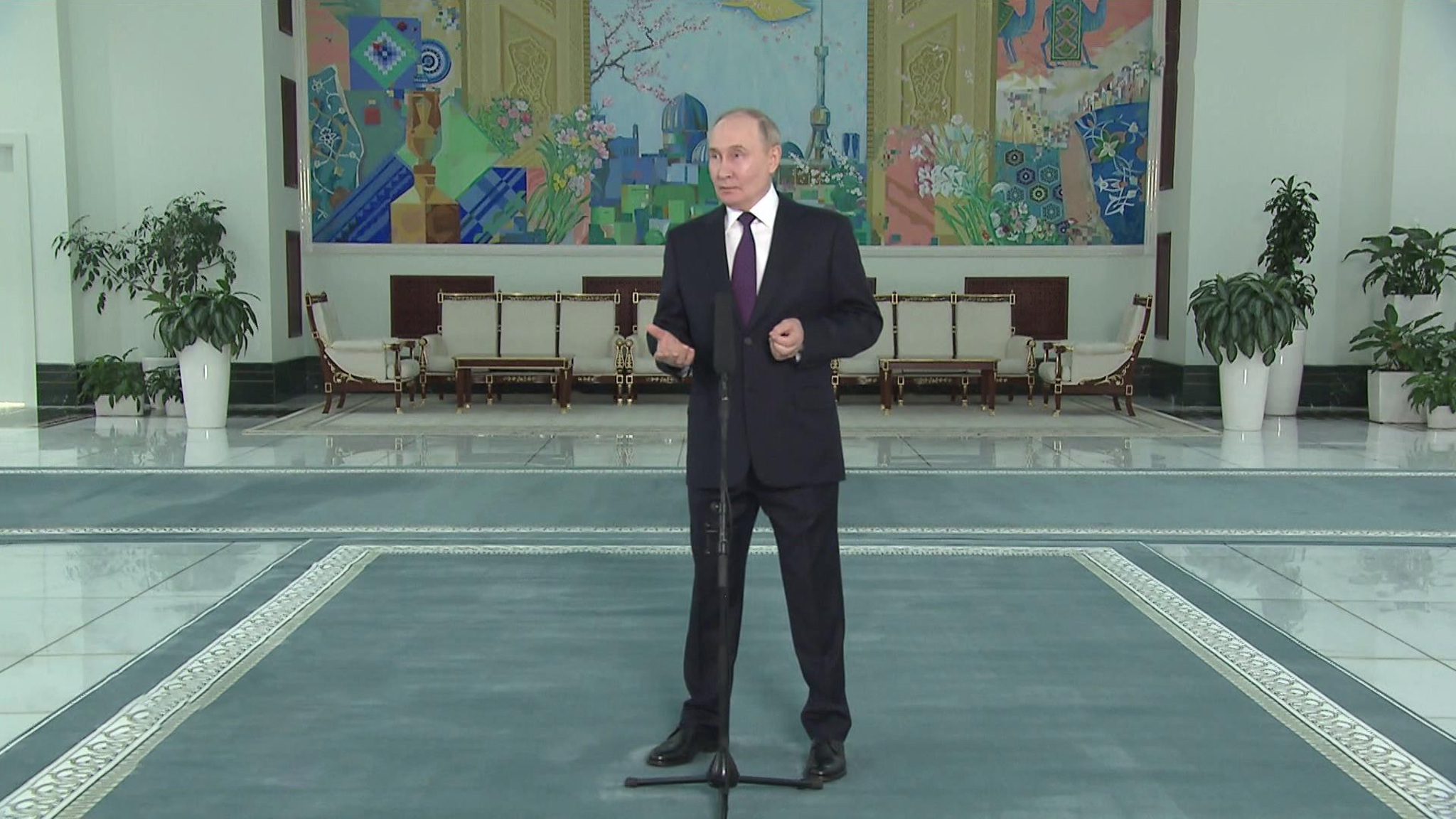 Владимир Путин в Узбекистане предупредил Запад об опасной игре