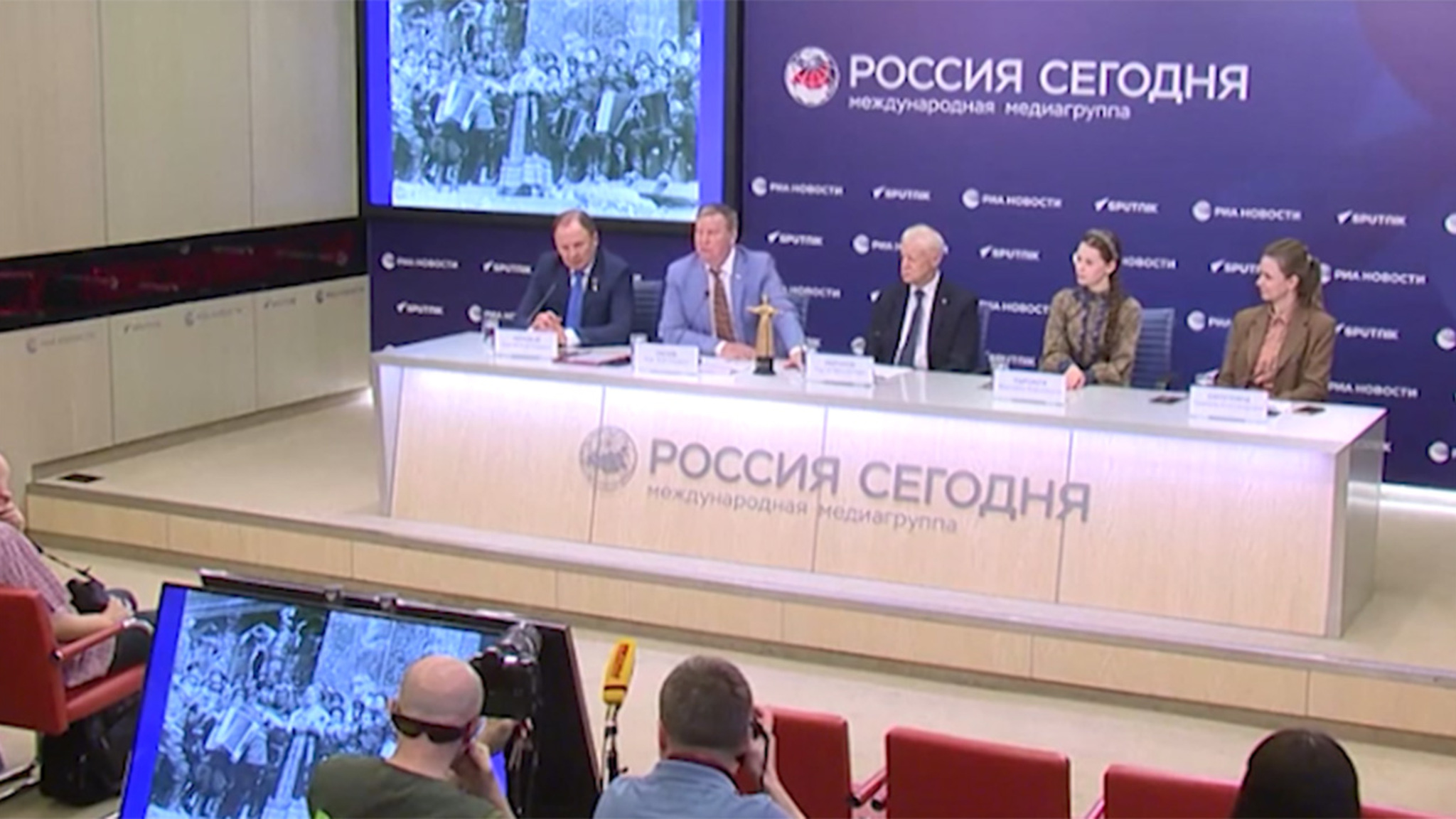 Сергей Миронов провел пресс-конференцию, посвященную XI Международному фестивалю народной песни "Добровидение"