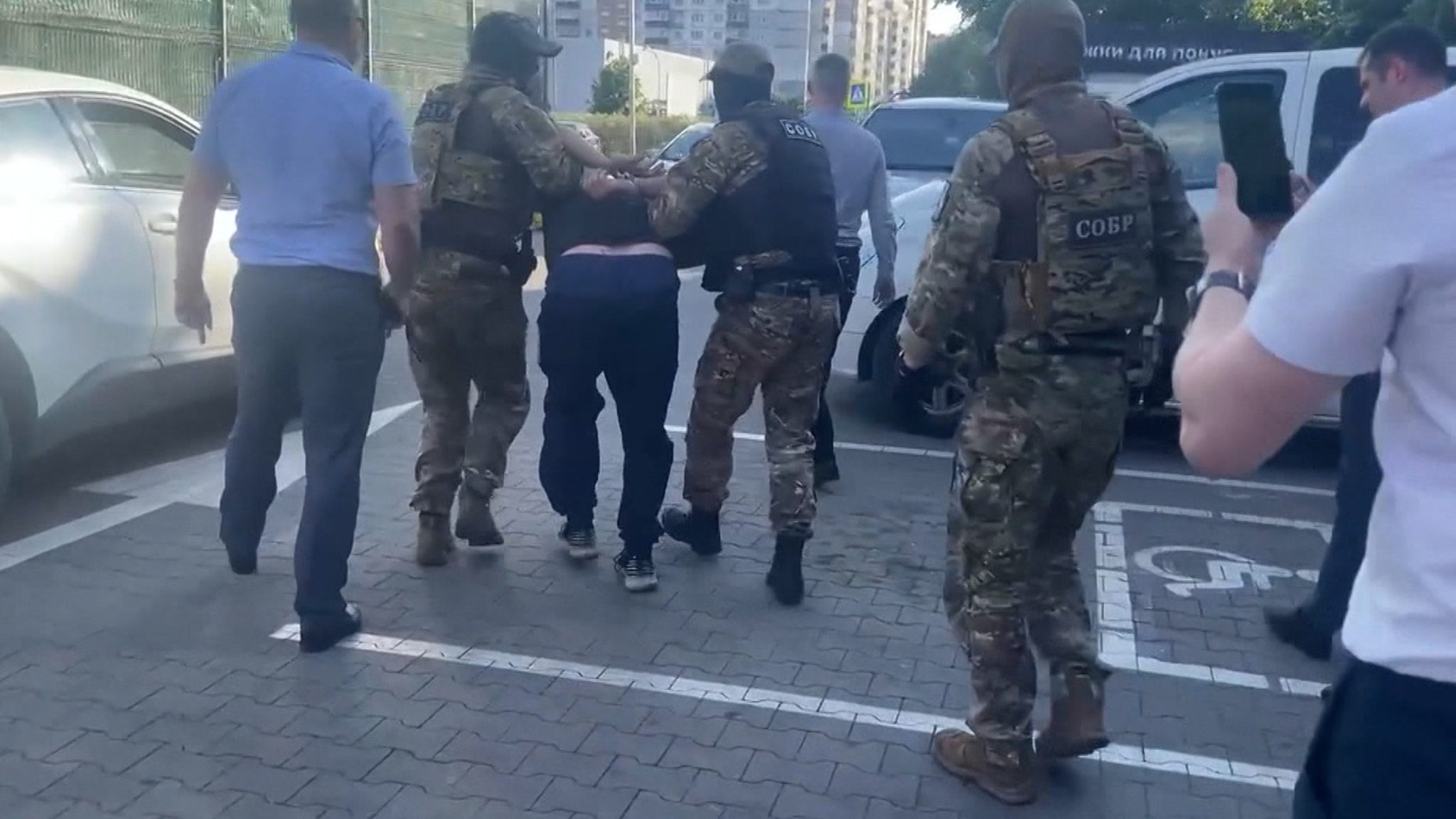 Бизнесмена задержали за обещания повлиять на суд за деньги