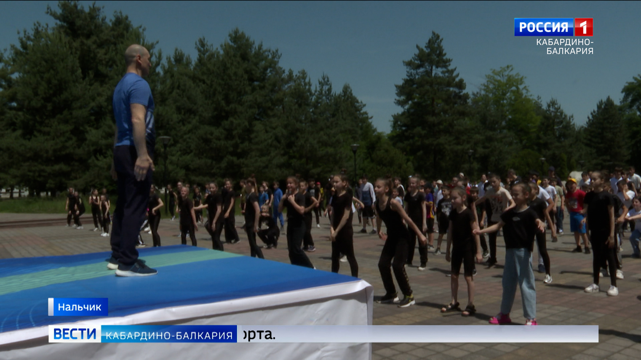 В Нальчике прошла массовая акция «Зарядка с чемпионом»