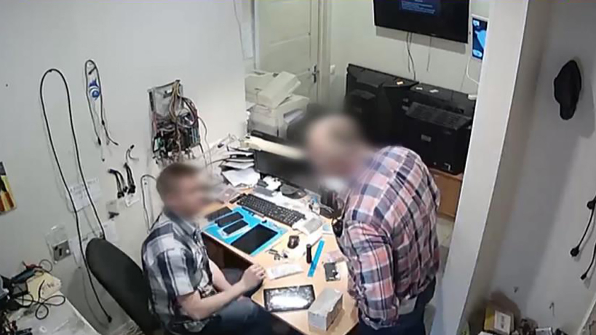 Криминальный бизнес и шопинг мимо кассы. Что еще произошло в Новгородской области?