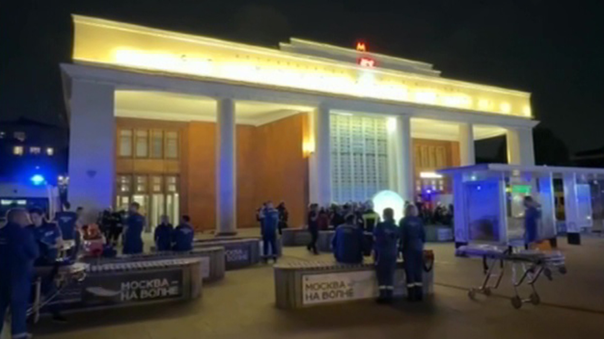 Спасатели эвакуировали более 170 человек из московского метро