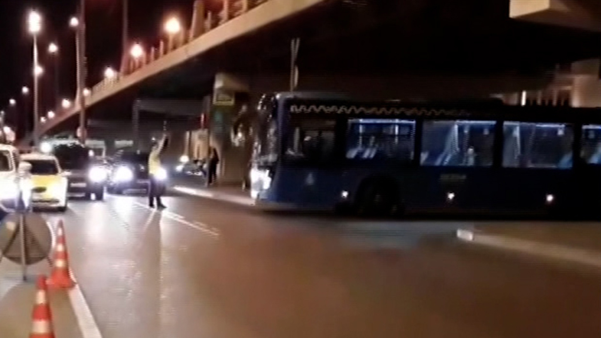Вдоль закрытого участка столичного метро запустили бесплатные автобусы