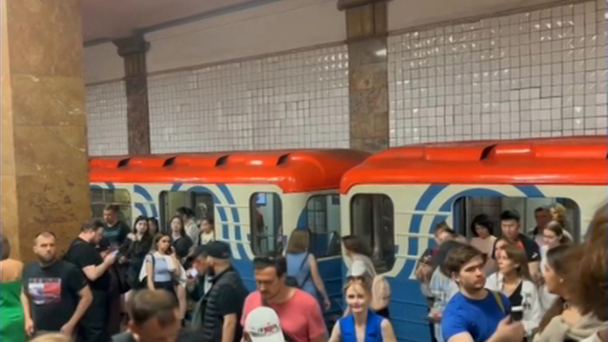 На Сокольнической линии столичного метро восстанавливают движение после ЧП