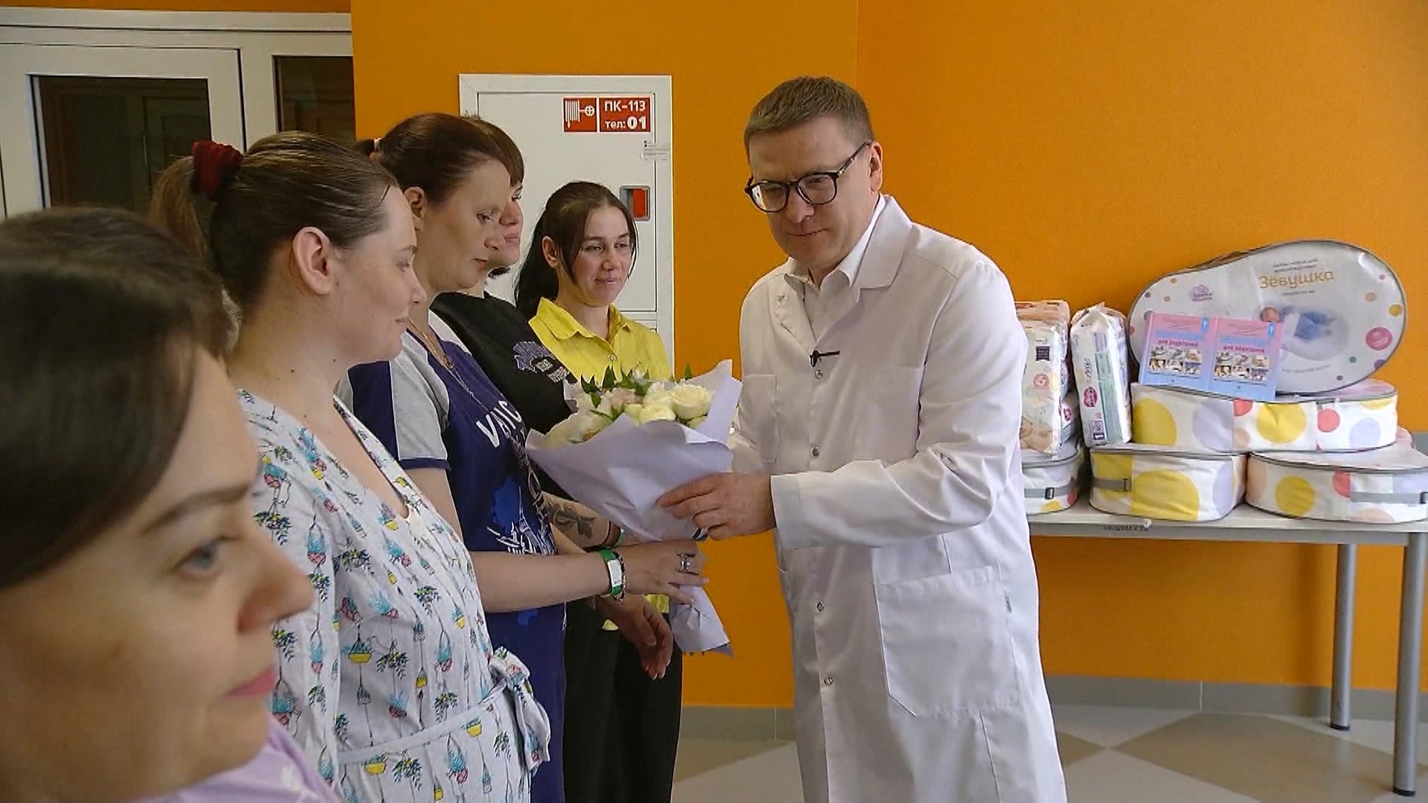 Подарочные наборы для младенцев будут вручать в роддомах Челябинской области