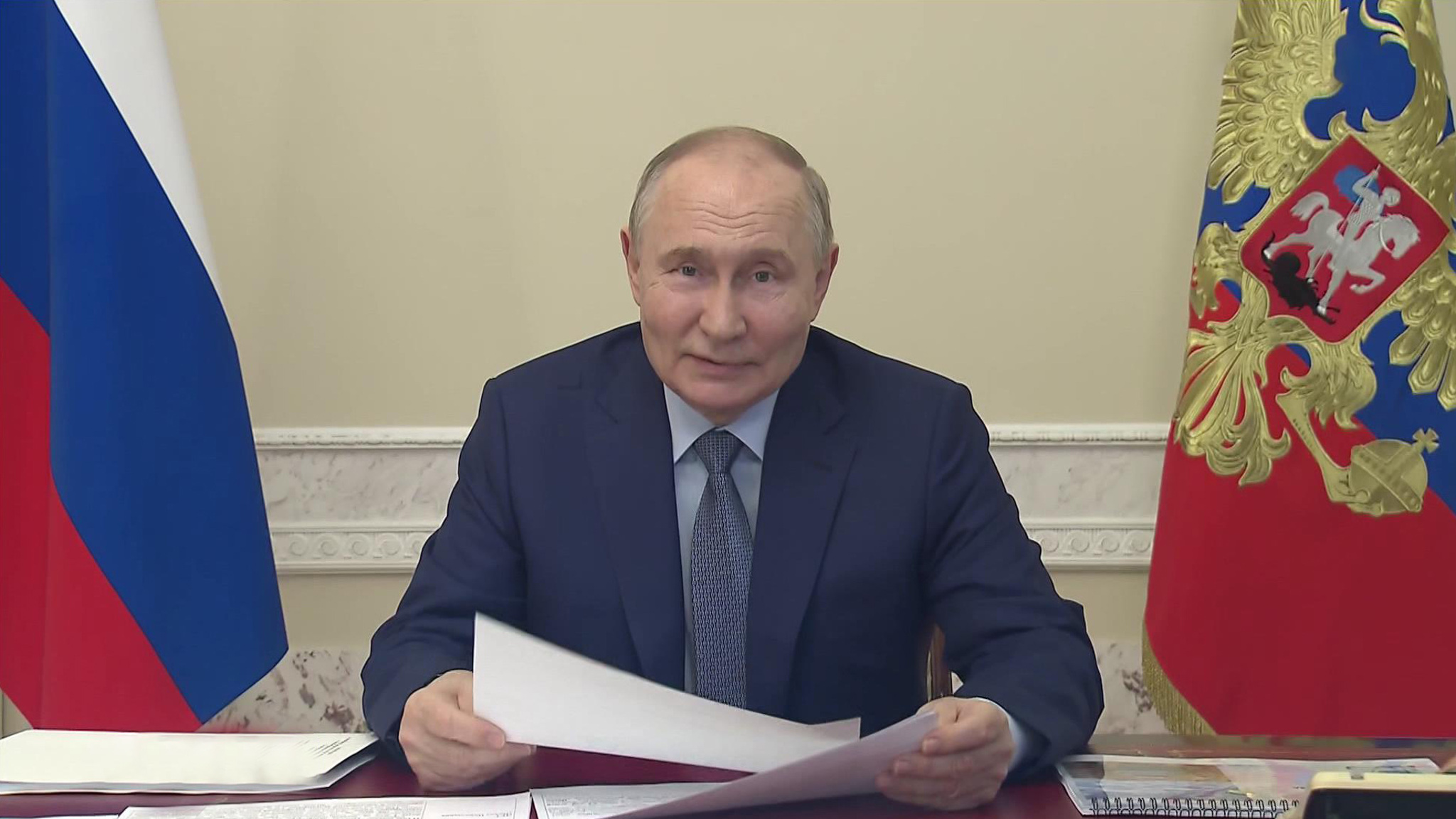 Путин призвал чиновников не забывать об обратной связи с населением