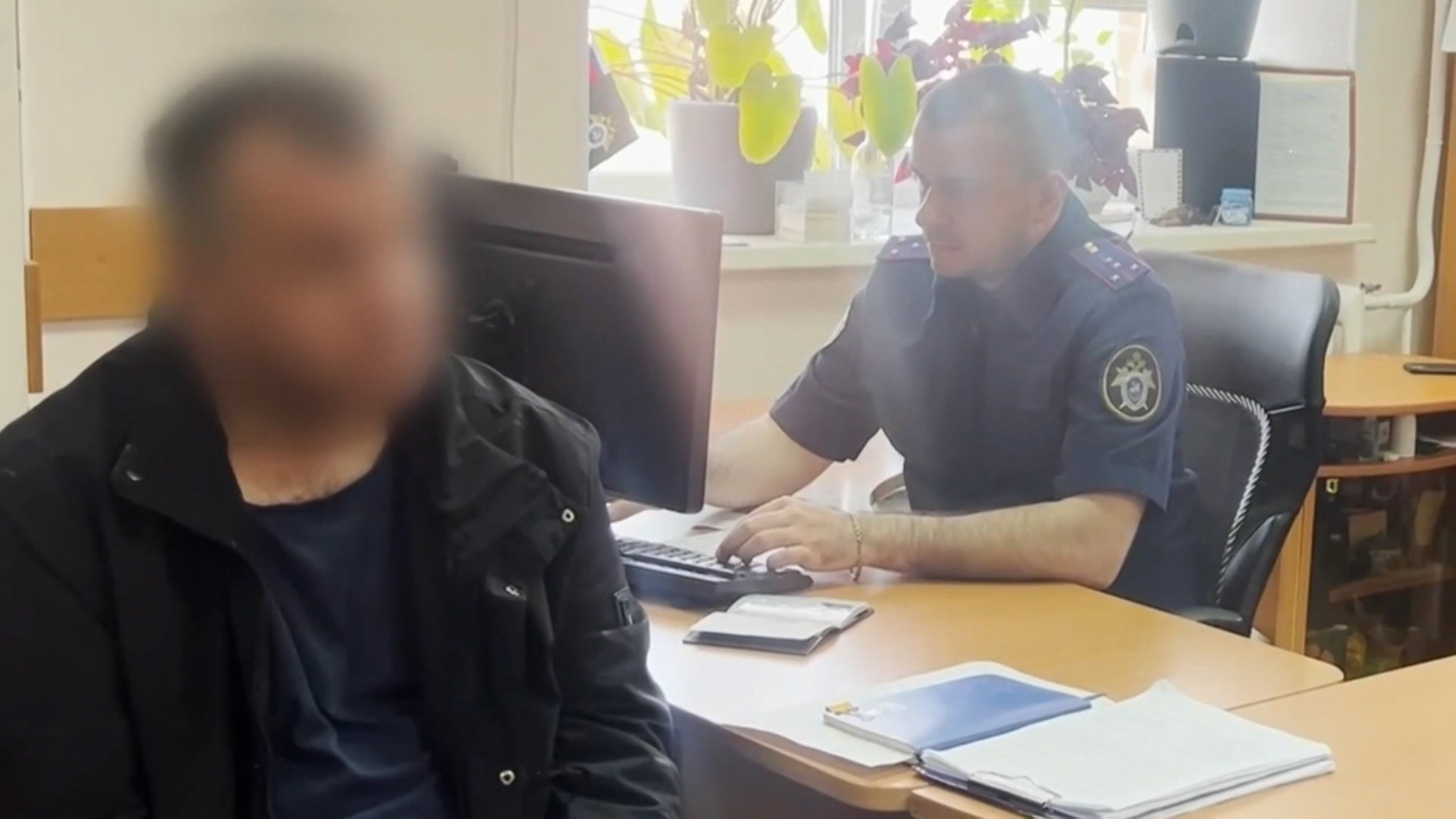 Поджигателя храма в Тюмени доставили на допрос