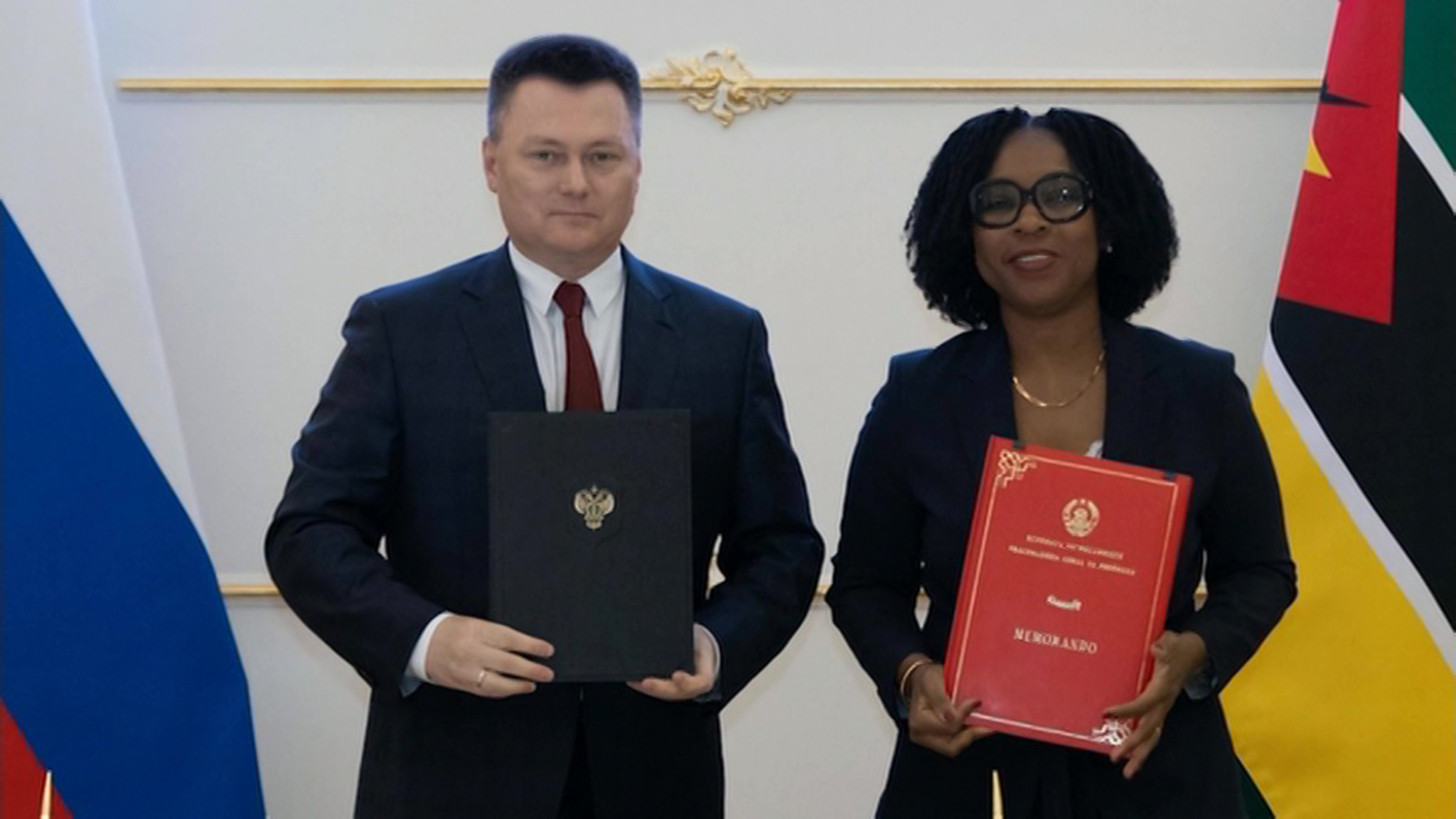 Генпрокуроры РФ и Мозамбика подписали программу сотрудничества