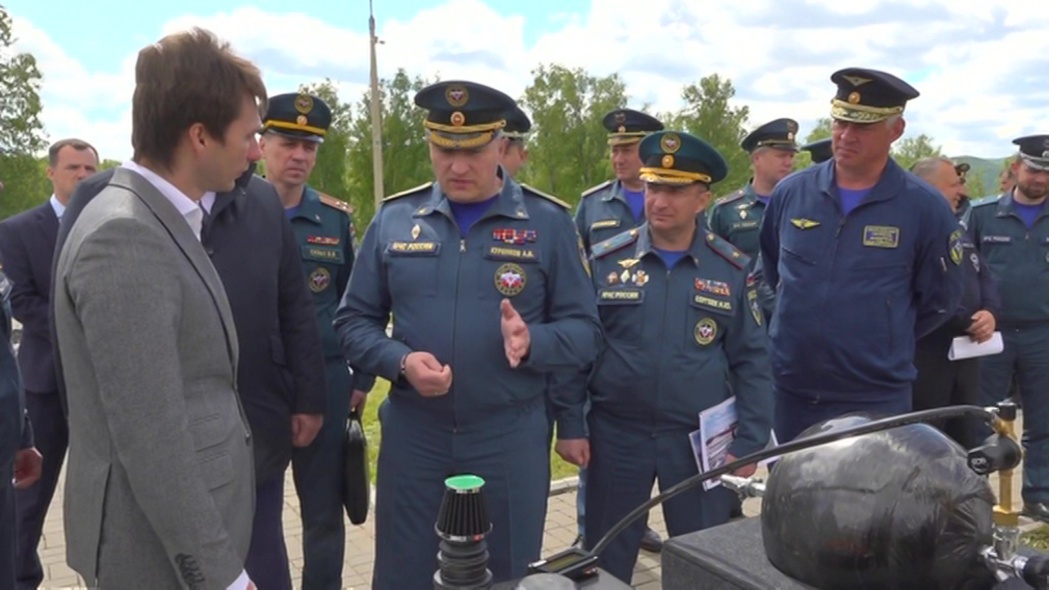 Красноярские спасатели продемонстрировали главе МЧС технические новинки