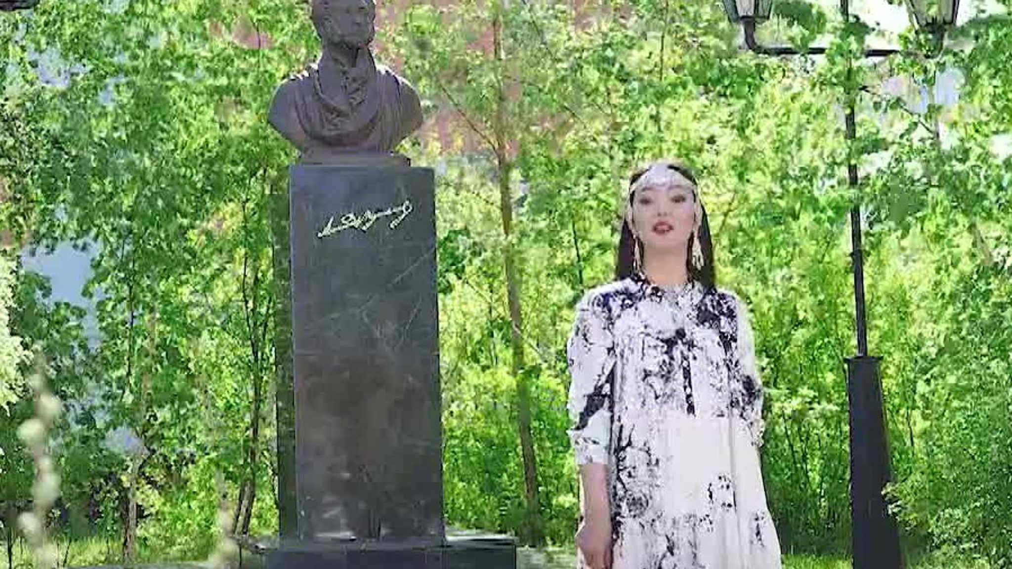 "У Лукоморья дуб зеленый" на национальных языках. Якутск