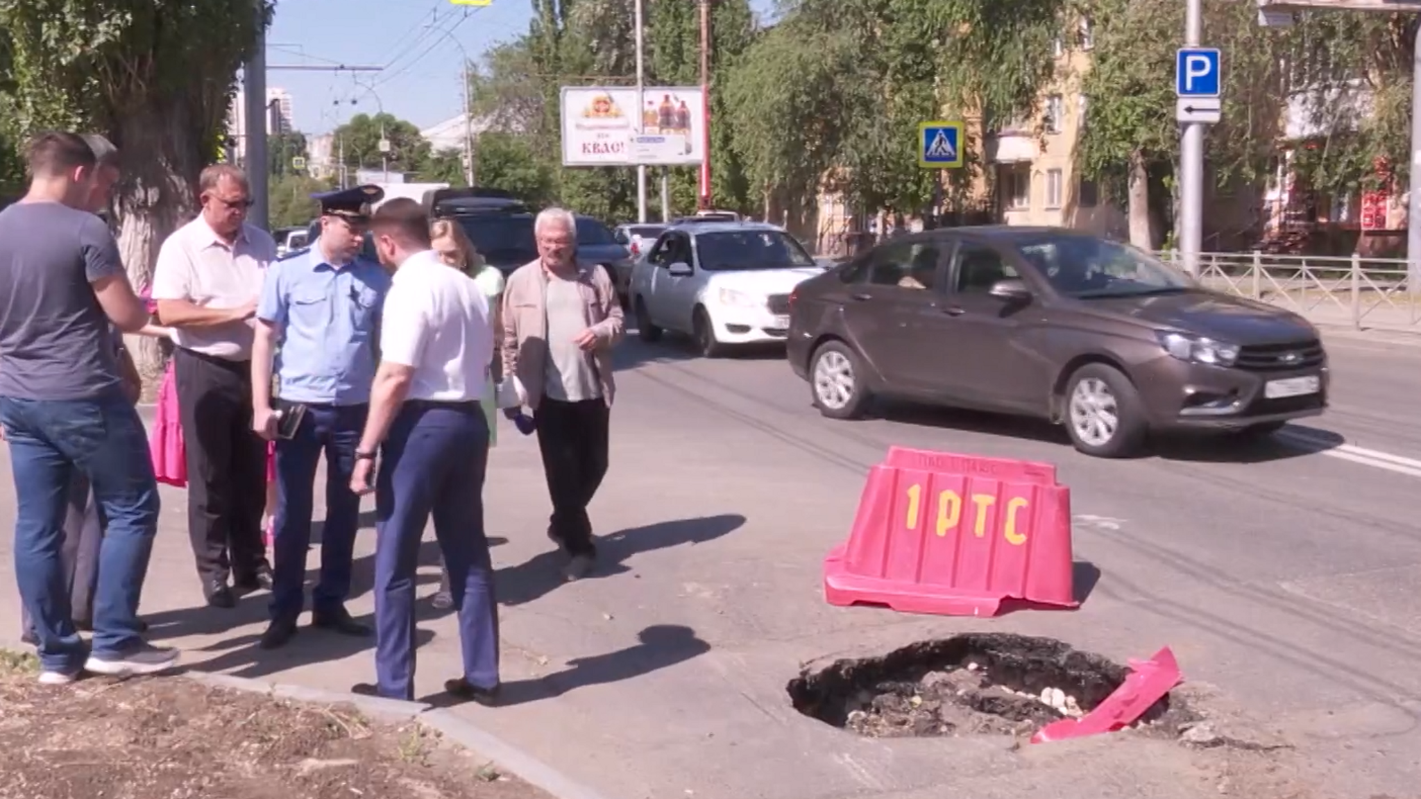 Муниципальный контроль провел рейд по выявлению нарушений, связанных с разрытием дорог и провалами на тротуарах