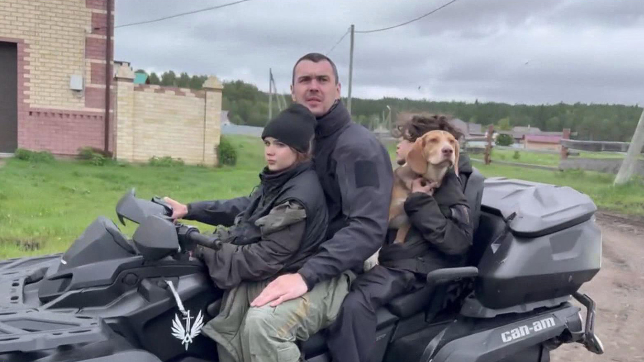 Заблудившимся в лесу детям помогали спастись собаки