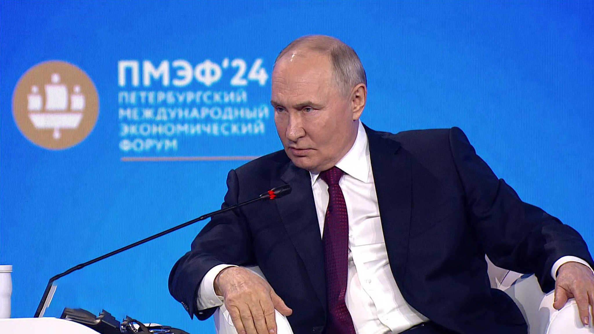 Острую дискуссию на ПМЭФ президент закончил наотмашь
