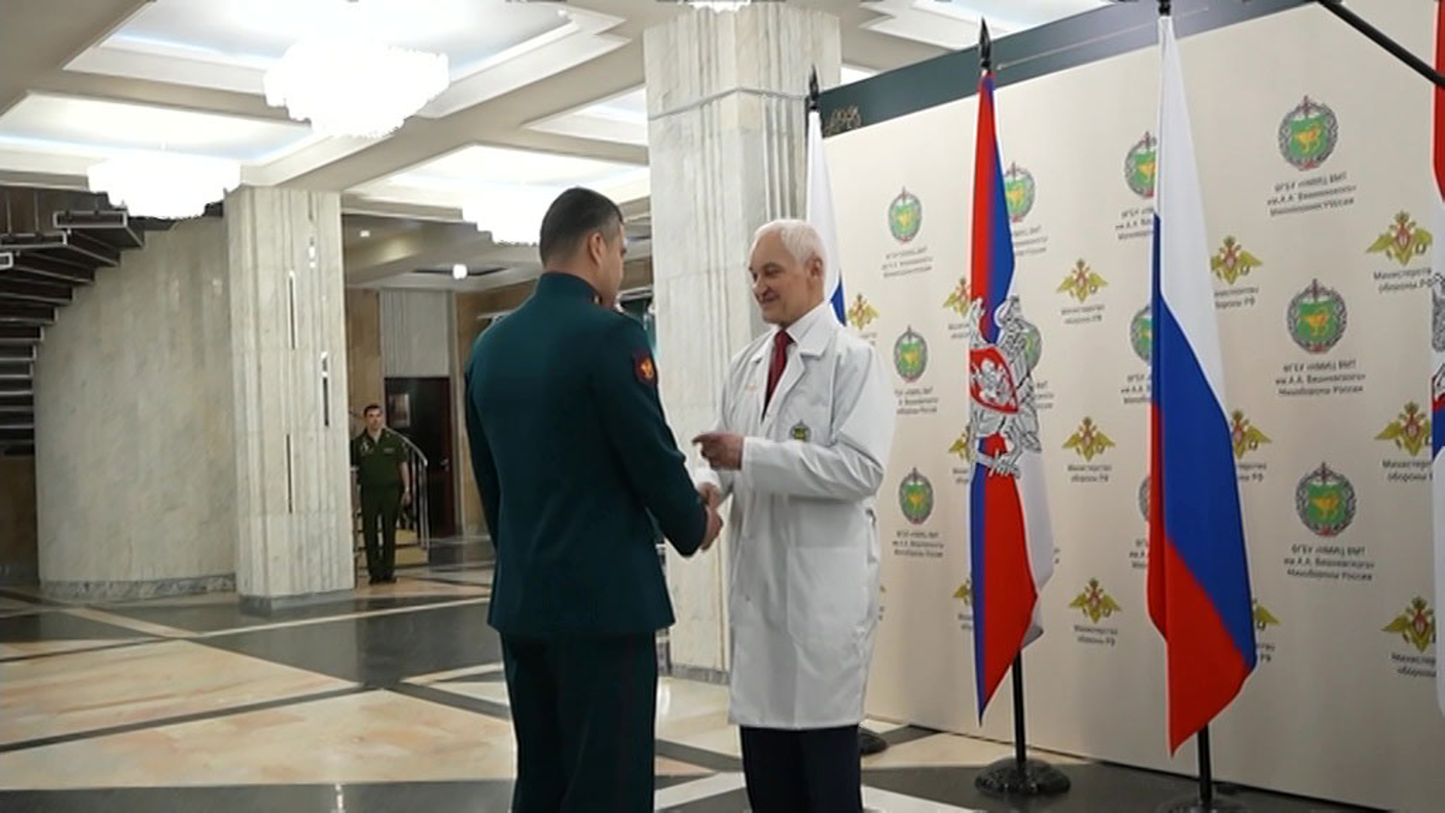 Министр обороны посетил госпиталь имени Вишневского