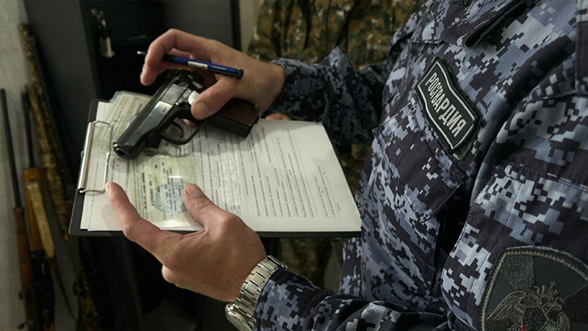 О возможности добровольно сдать оружие напомнили амурчанам