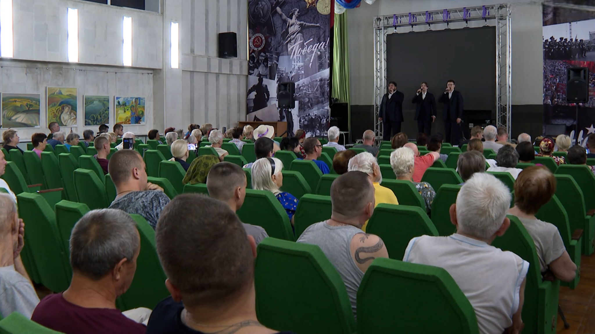 "Вы нас лечите": пациенты областного госпиталя ветеранов войн получили подарок ко Дню России
