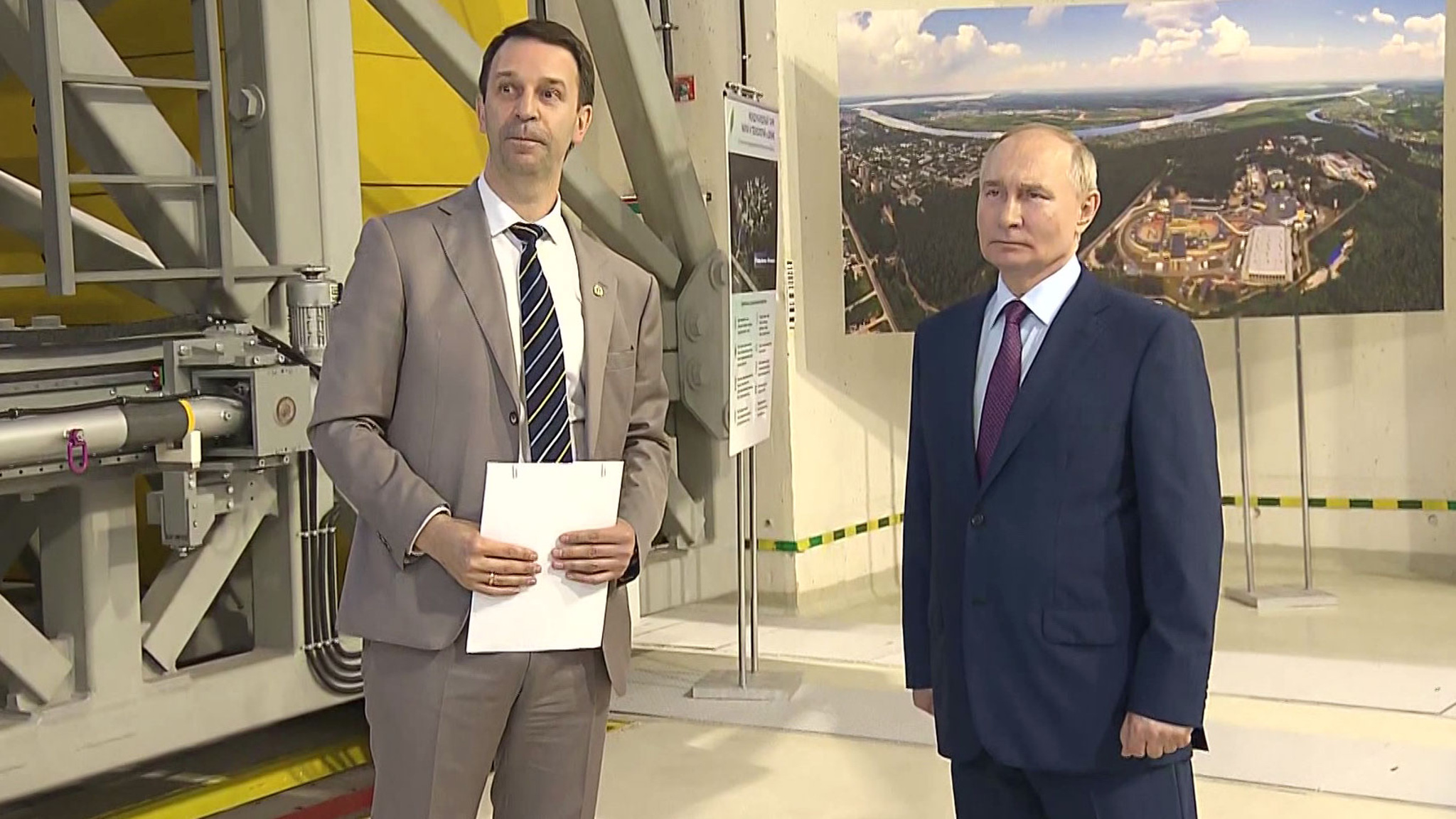 Путин назвал коллайдер NICA гордостью России