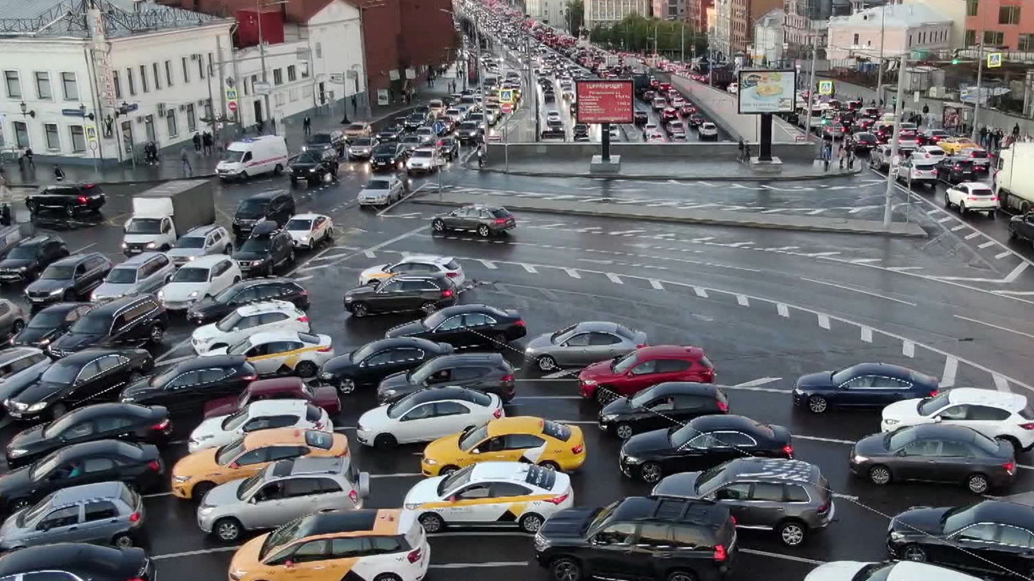 Новые развороты оптимизируют движение в центре столицы