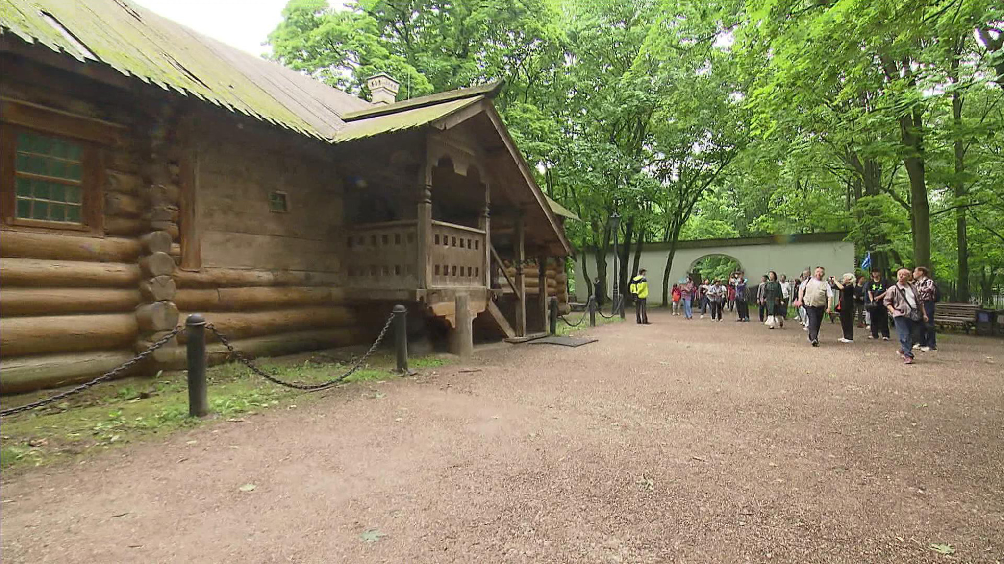 В "Коломенском" реставрируют деревянный домик Петра