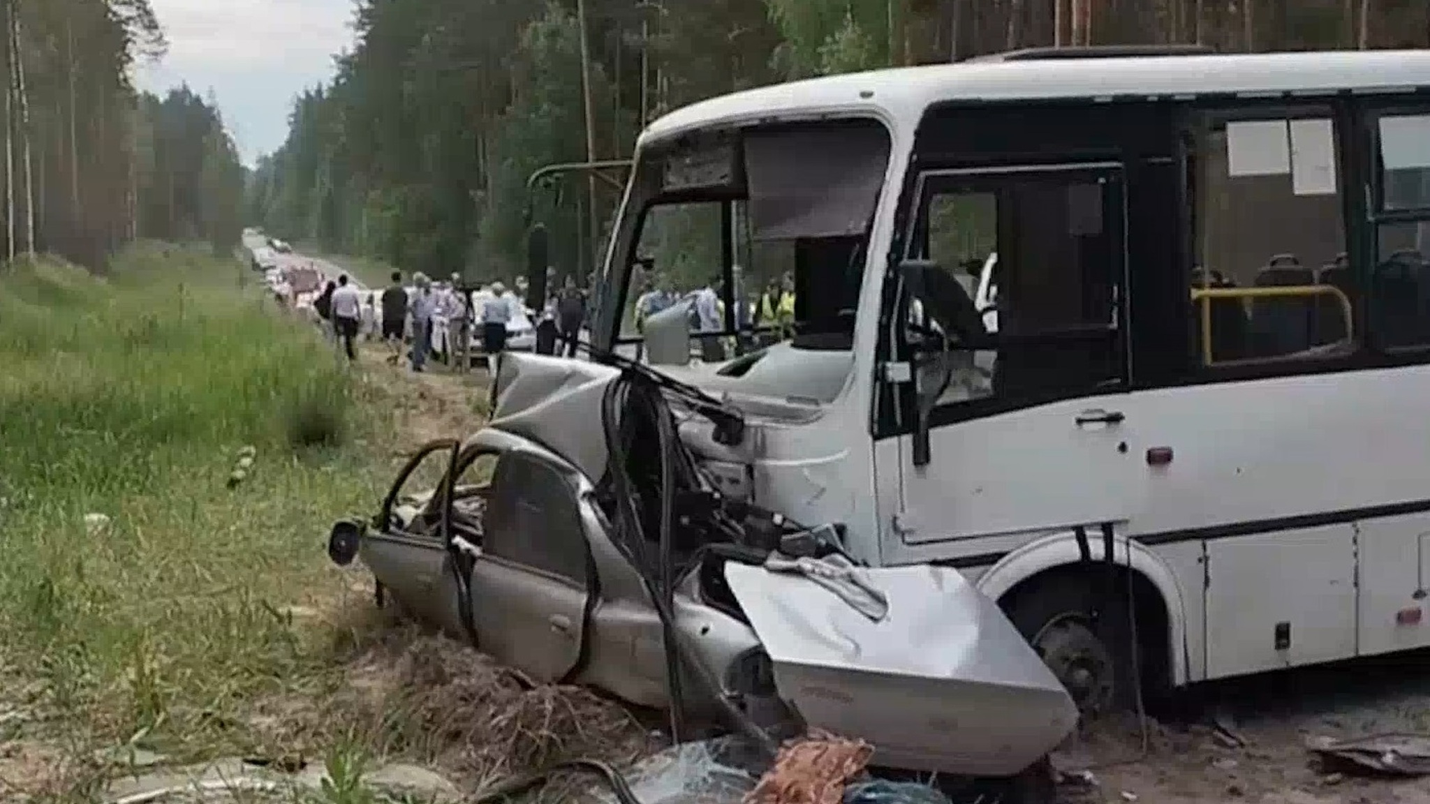 Три человека погибли при столкновении иномарки и пассажирского автобуса в Звениговском районе