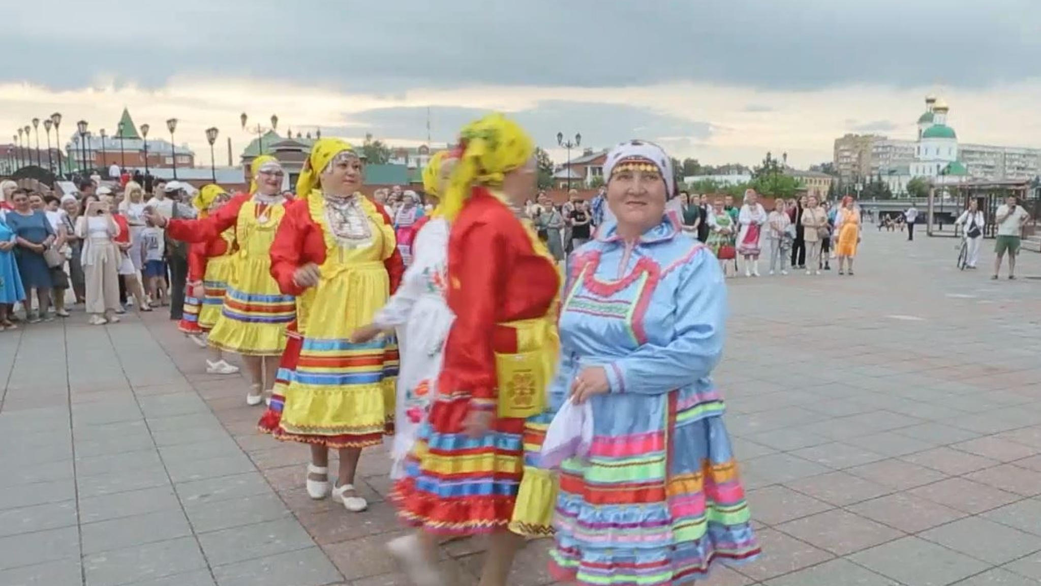 Самый масштабный марийский танец исполнили в Йошкар-Оле на празднике Пеледыш пайрем