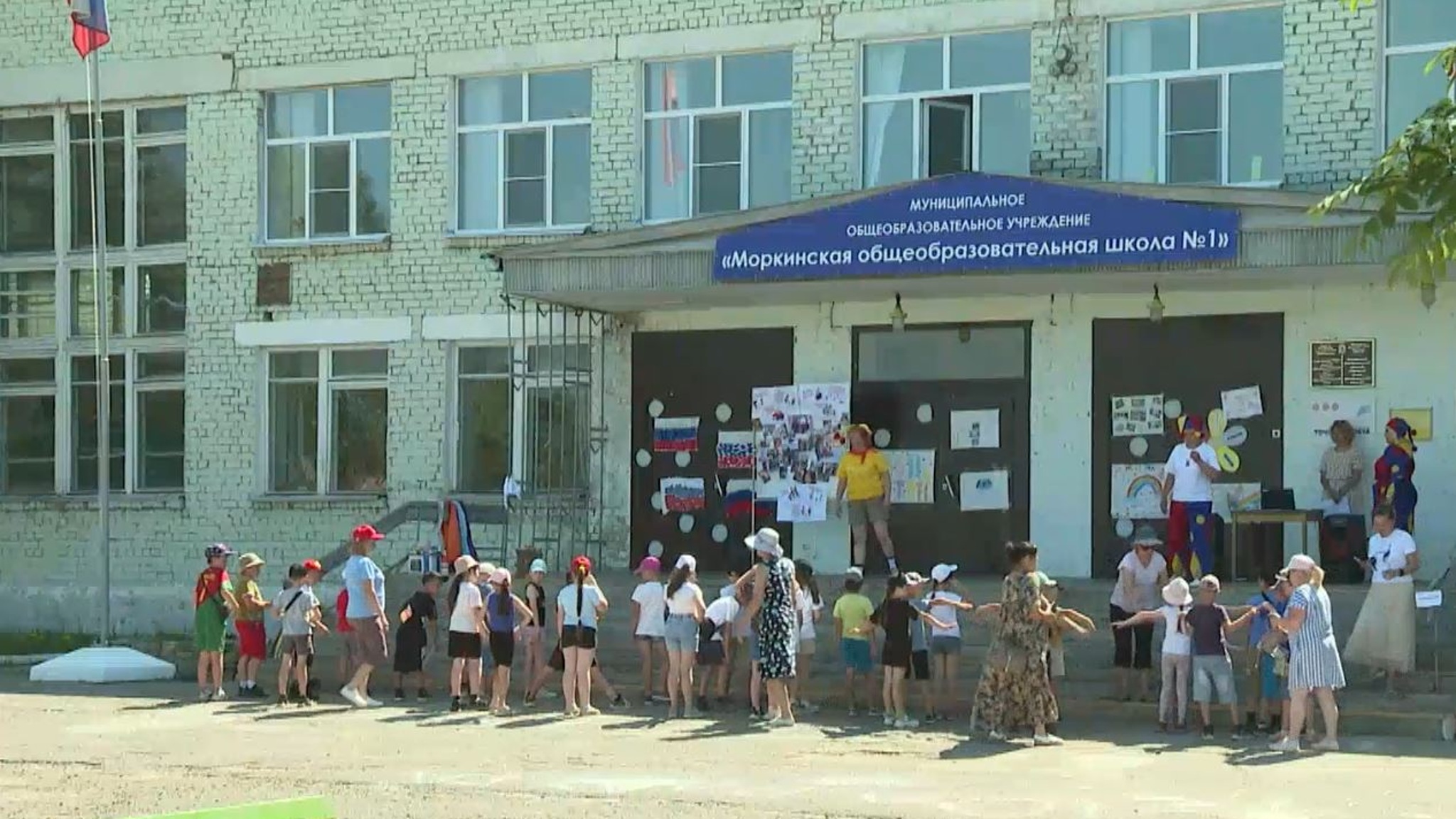 Каникулы с пользой: 90 ребят из Морков отдыхают в пришкольном лагере "Радуга"
