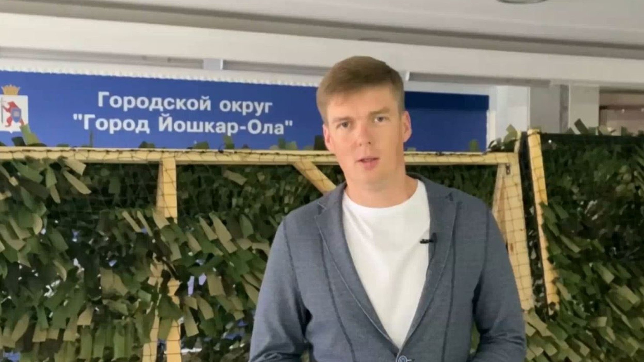 Йошкаролинцы в мэрии плетут маскировочные сети и собирают гумпомощь для бойцов СВО