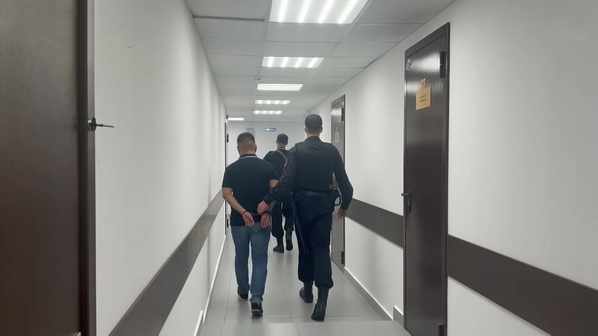 Повар по делу о массовом отравлении пытался бежать из страны