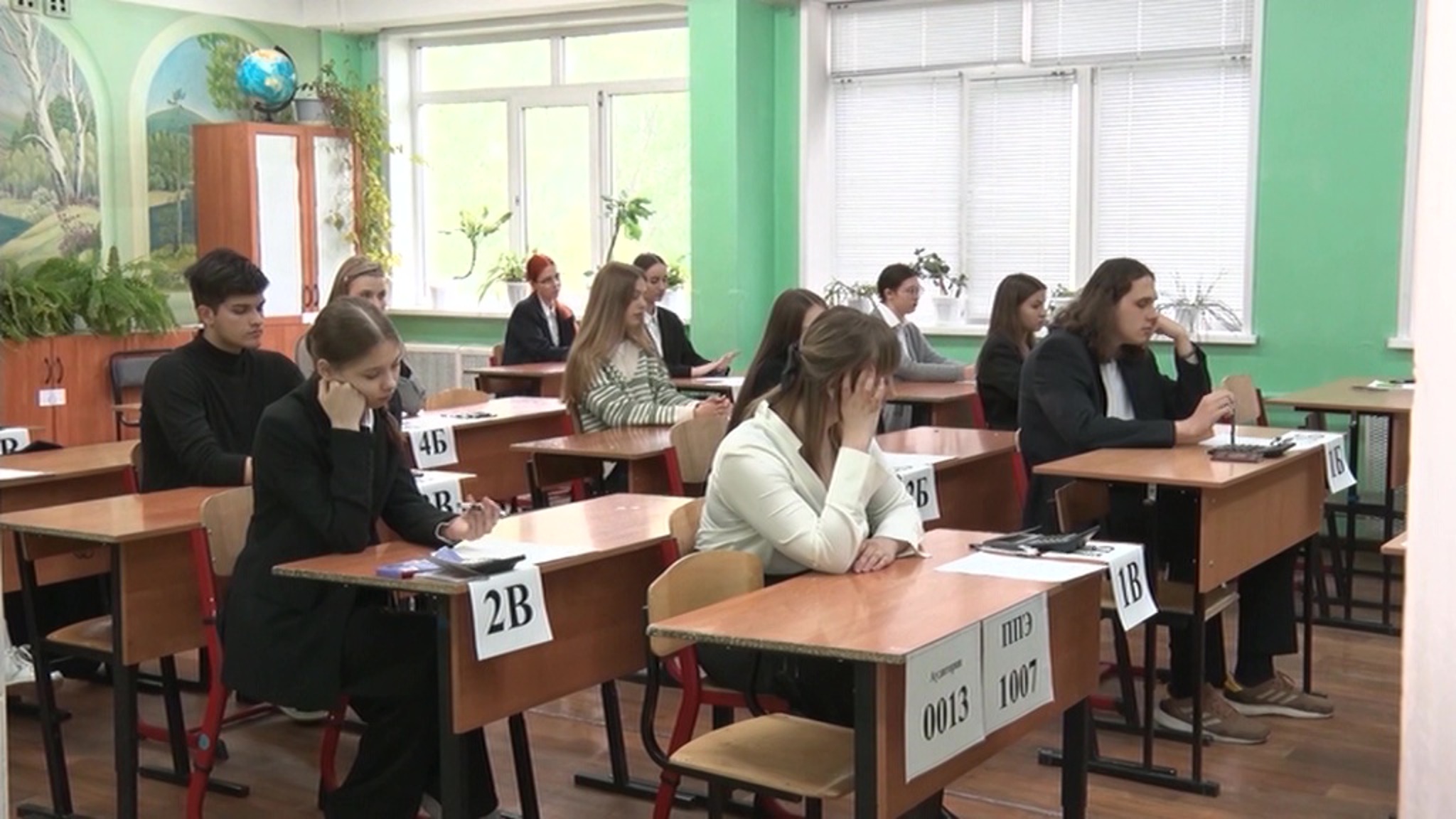 Выпускники получили возможность сразу пересдать один из экзаменов
