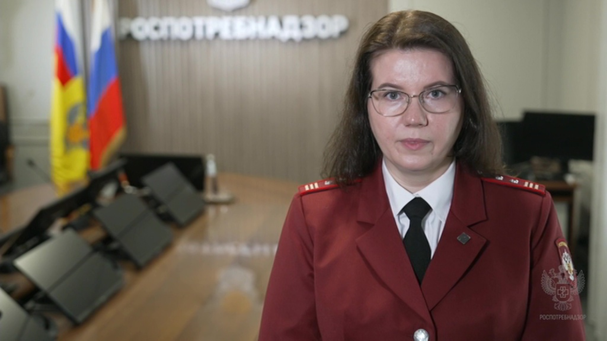 Массовое отравление: в больницах остаются более 300 человек