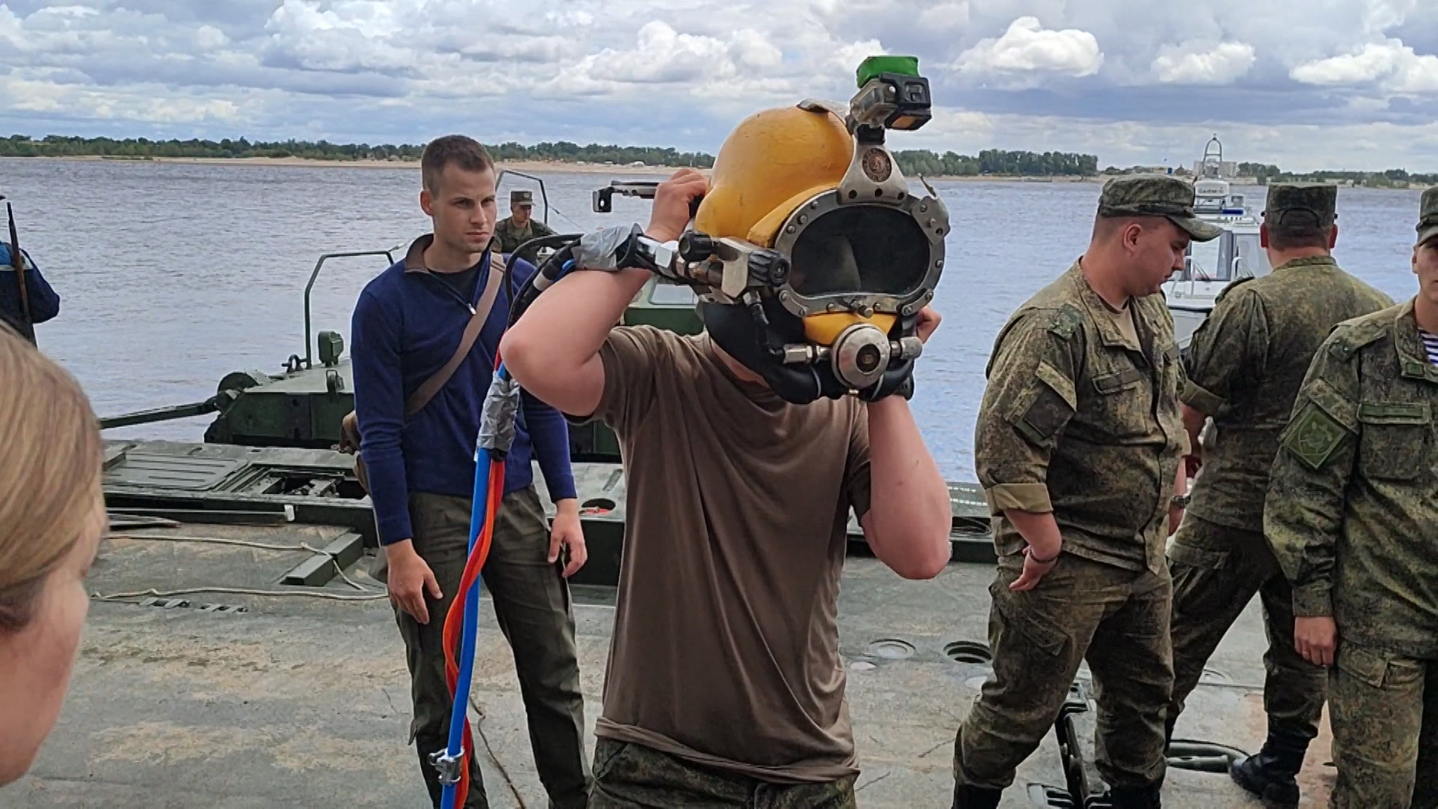 Церемония возложения венка на Волге прошла ко Дню памяти и скорби
