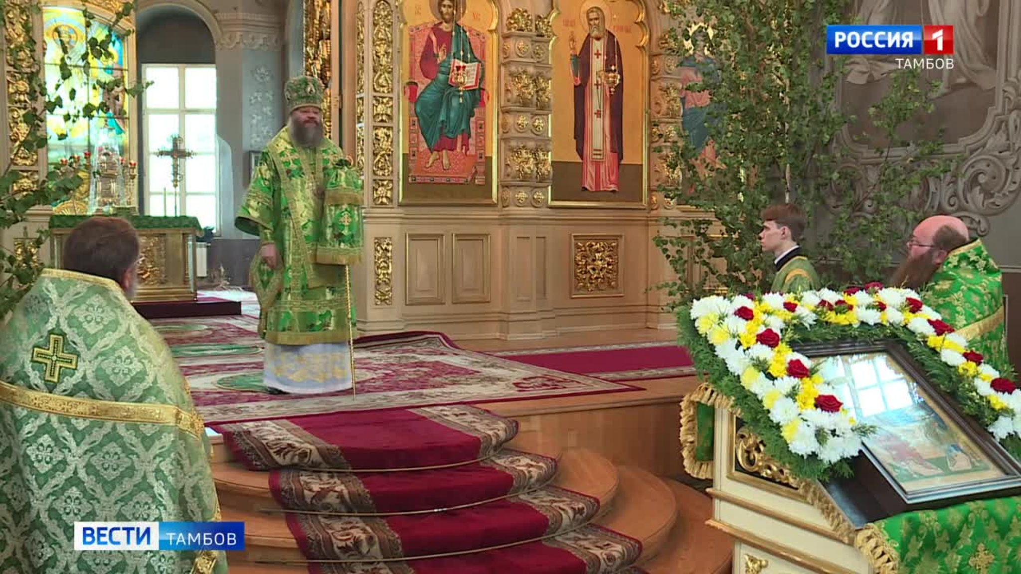 Православные отмечают Троицу и Духов день