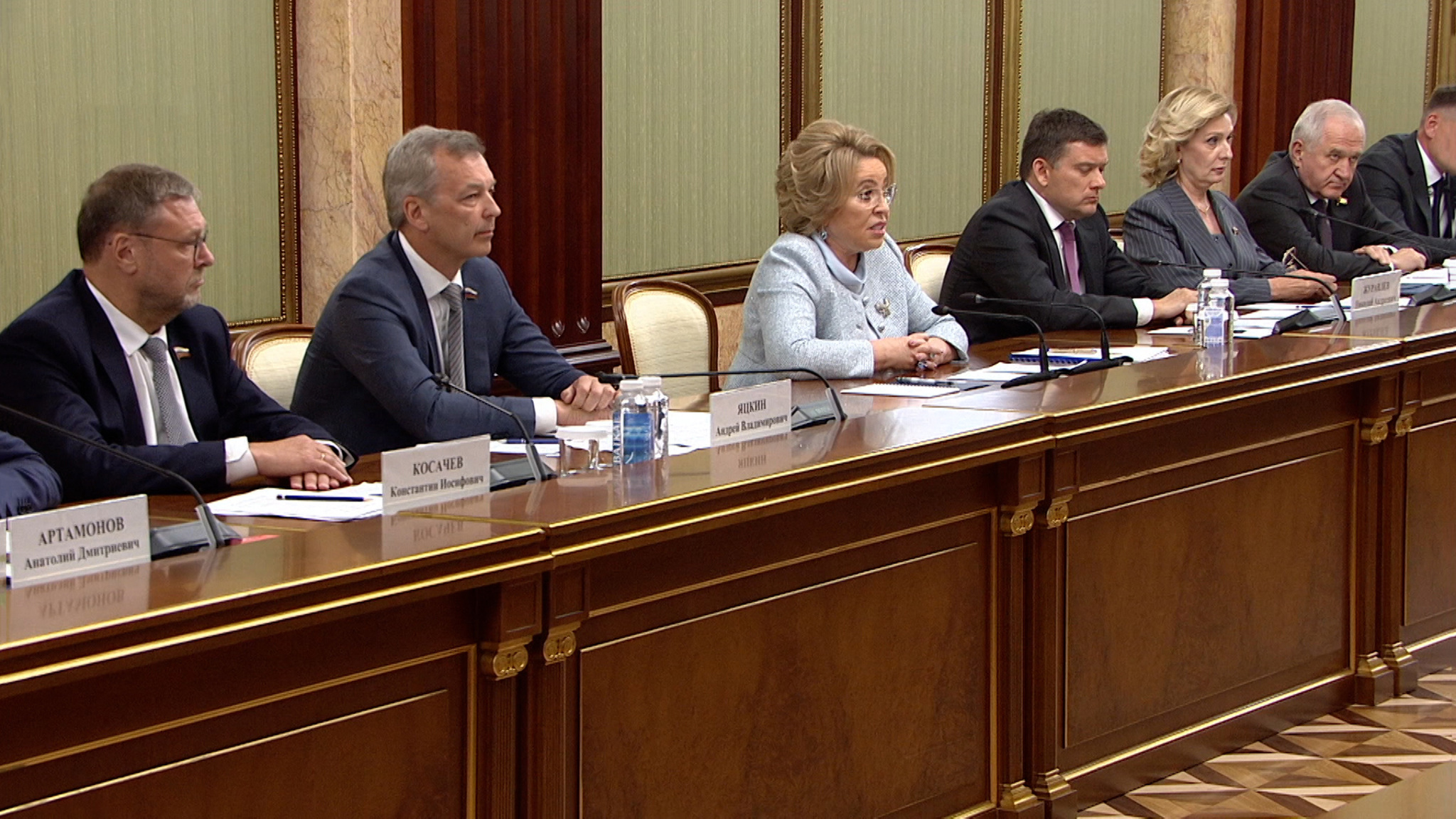 Матвиенко подняла вопрос о кадровом дефиците в МВД