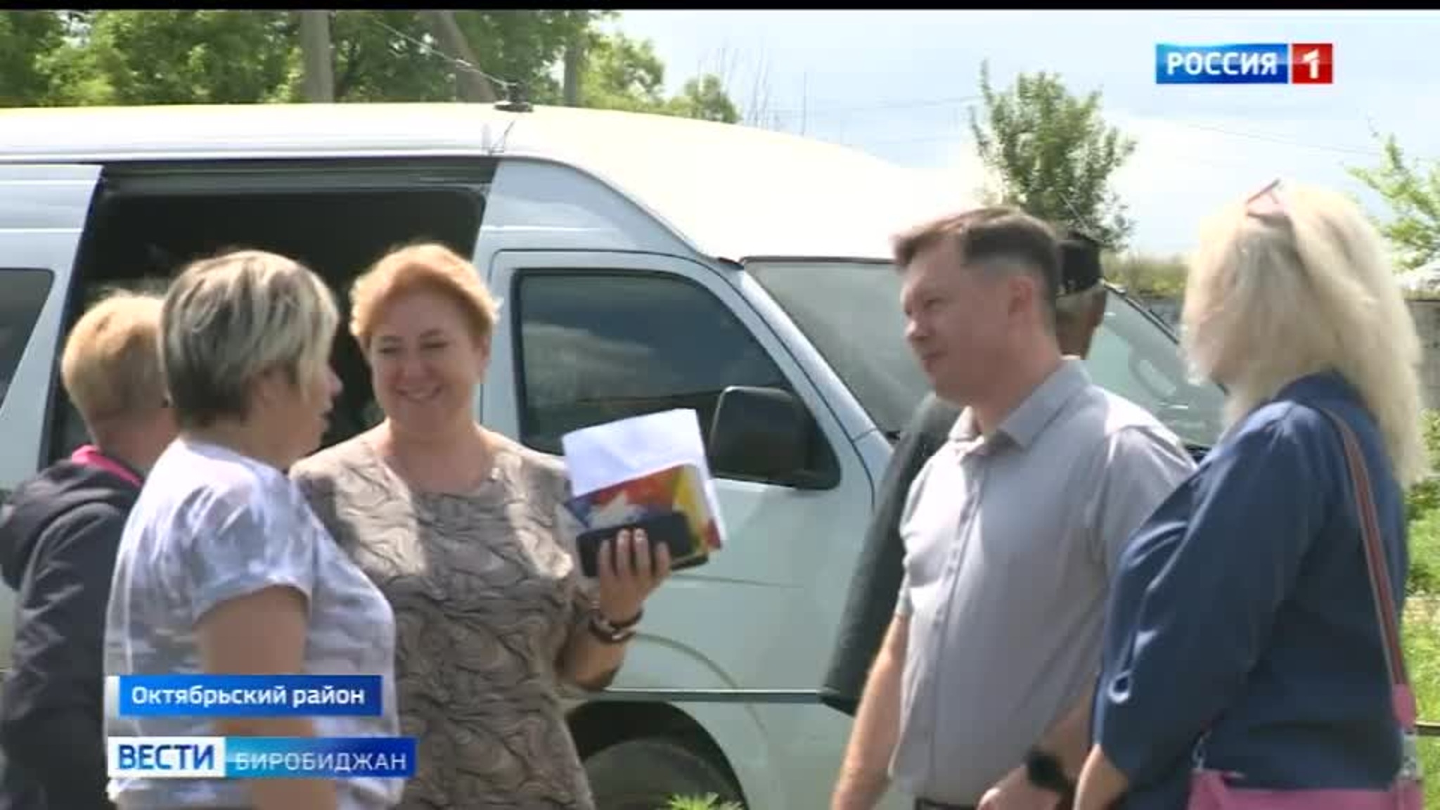 Населенные пункты Октябрьского района посетил председатель областного Законодательного Собрания Роман Бойко.