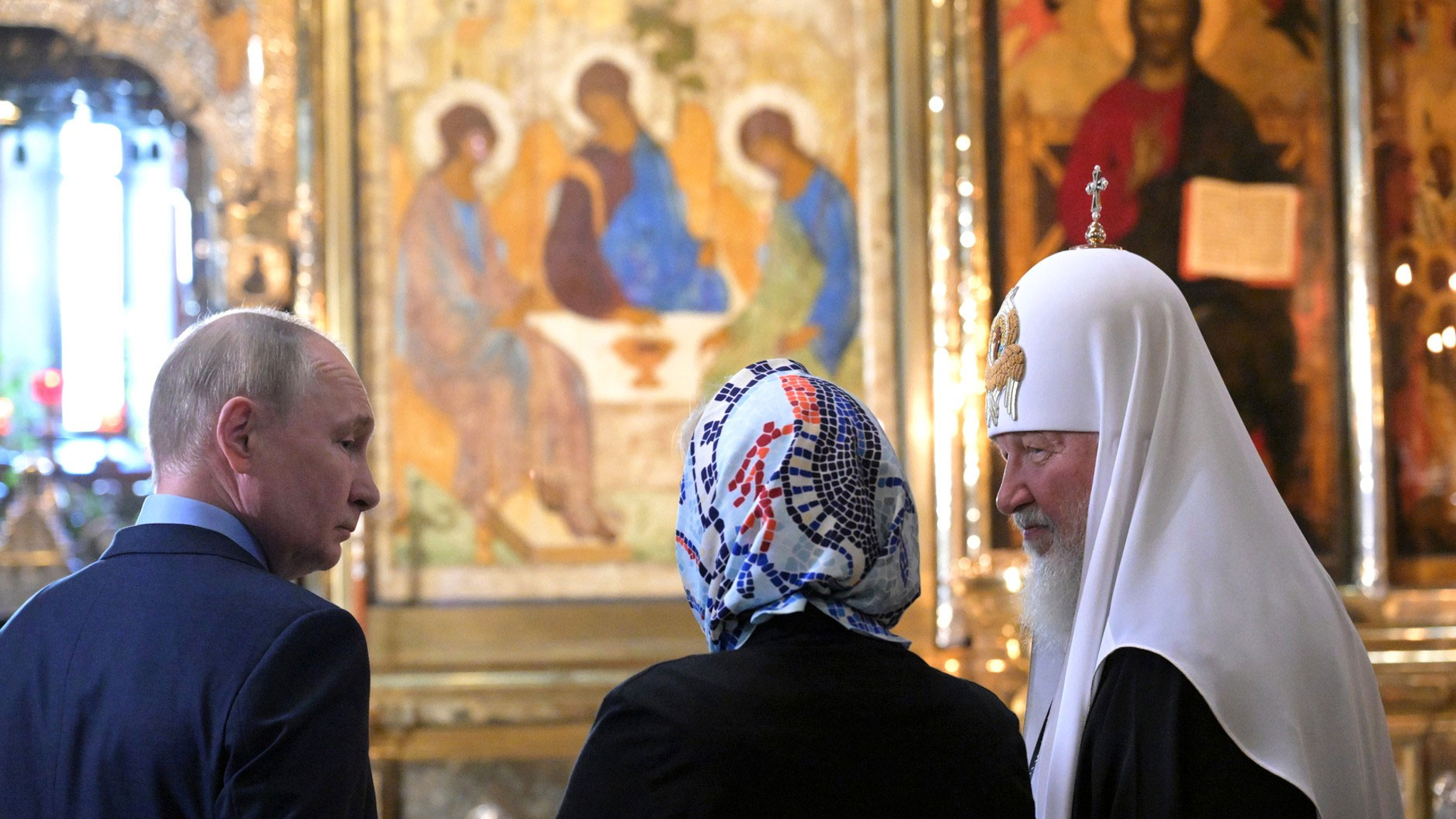 Путин поклонился шедевру Андрея Рублева в Троице-Сергиевой лавре