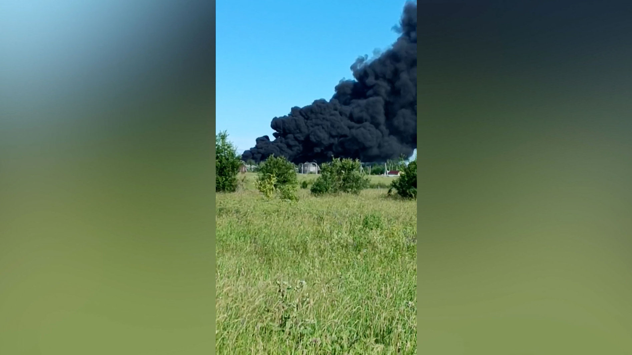 В Ярославской области горит склад резиновой обуви