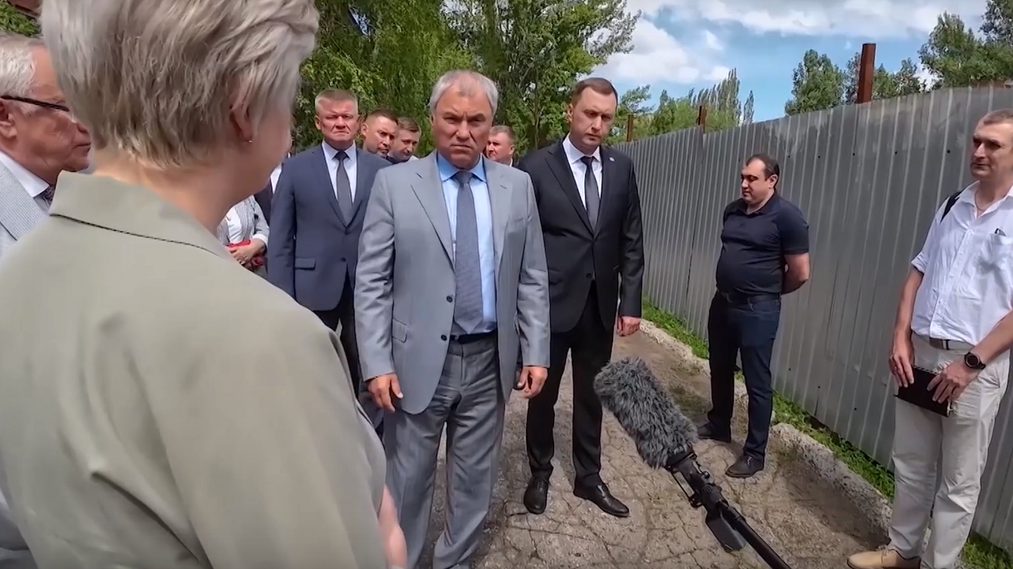 Вячеслав Володин во время рабочей поездки в регион подчеркнул, что к 1 июля уже будет отремонтировано 20% из 381 двора в Саратове