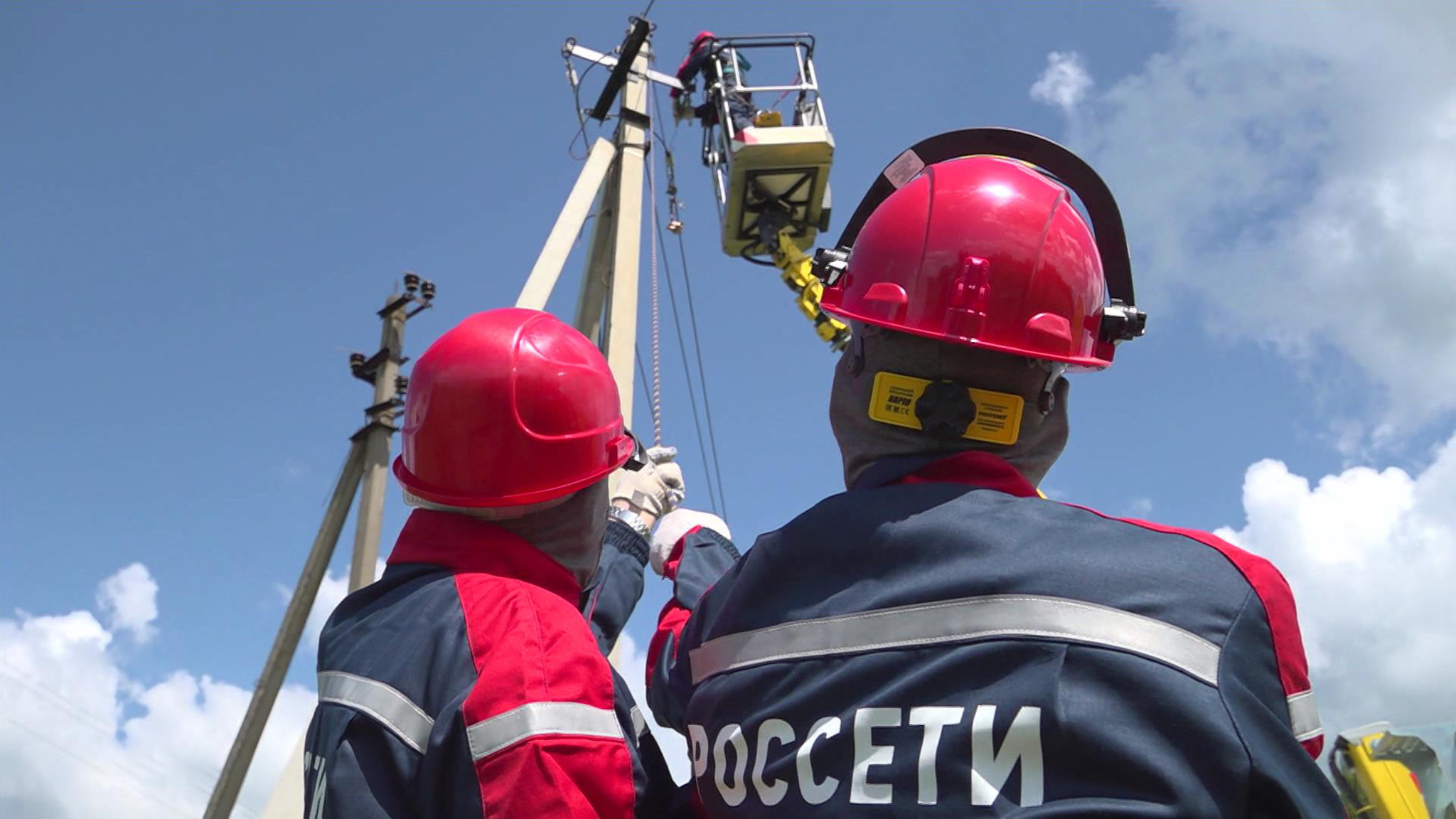 "Россети" обновят десятки километров линий электропередачи в Подмосковье