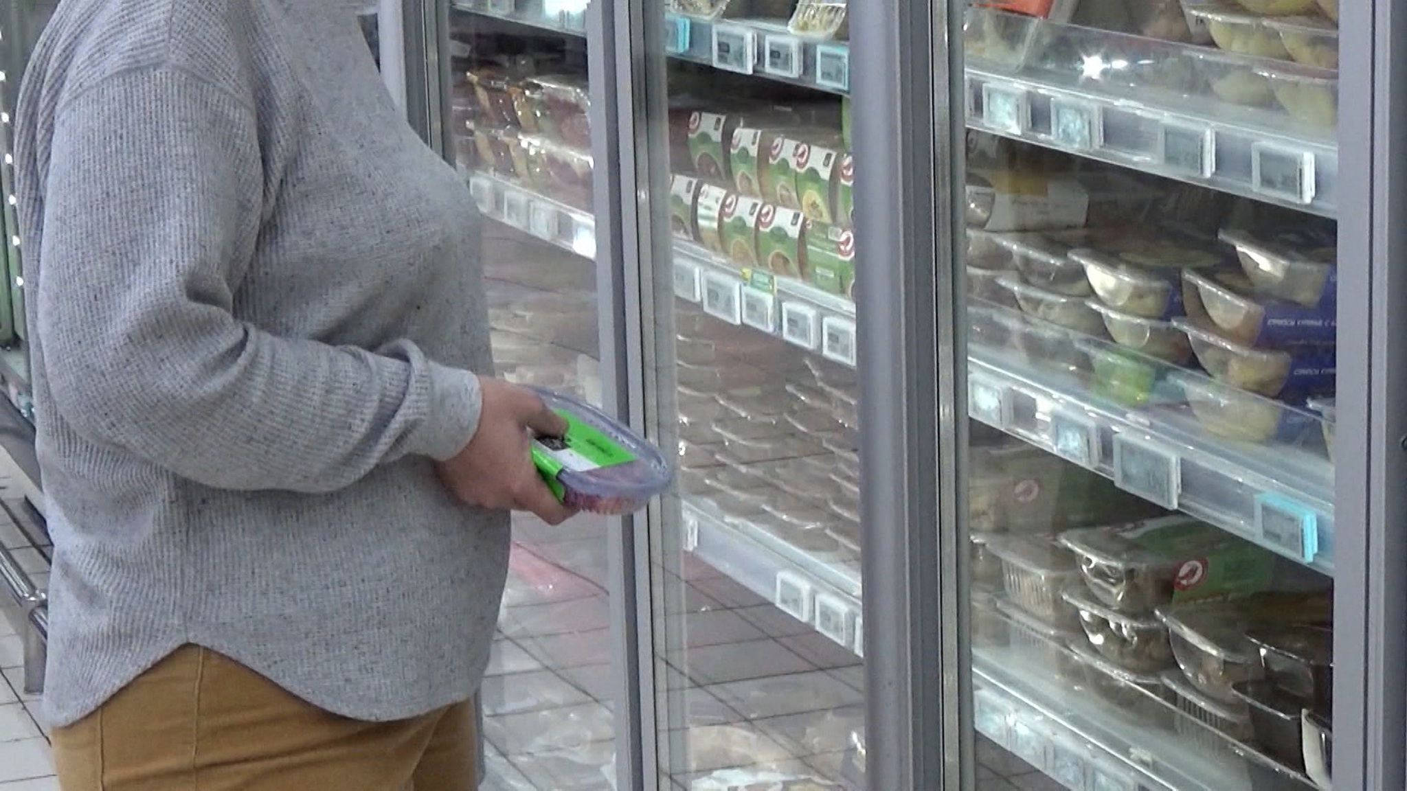 Как готовят на продажу селедку под шубой и мимозу: специальное расследование